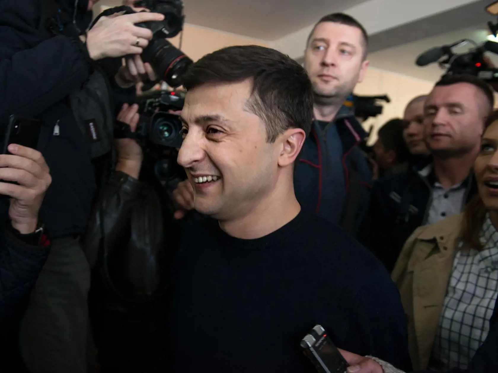 Volodymyr Zelenskyj získal v prvom kole prezidentských voleib na Ukrajine najväčšiu podporu.