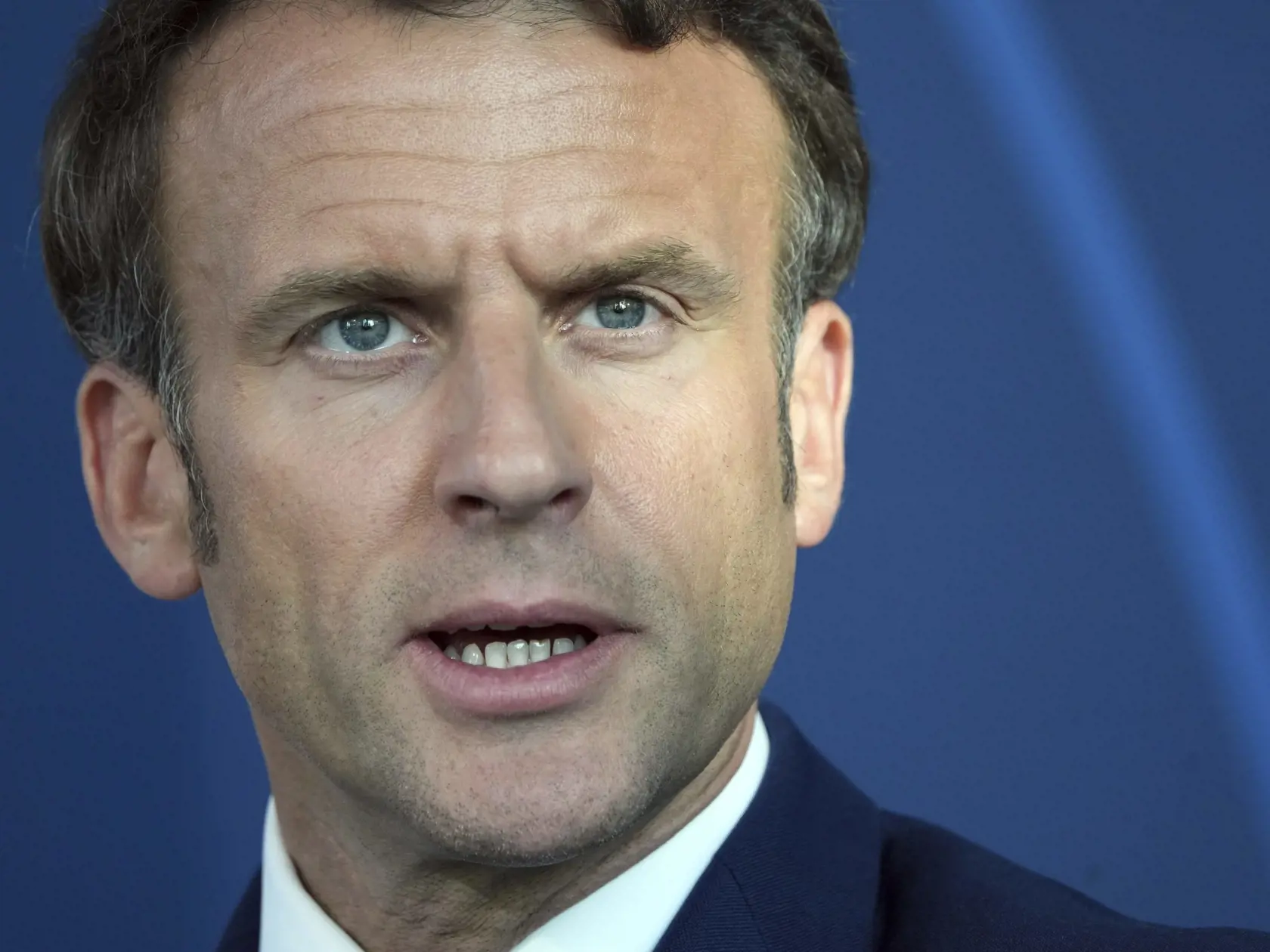 Francúzsky prezident Emmanuel Macron v piatok vyhlásil, že šéf Kremľa Vladimir Putin urobil "historickú a fundamentálnu chybu", keď rozhodol o začatí invázie na Ukrajinu.