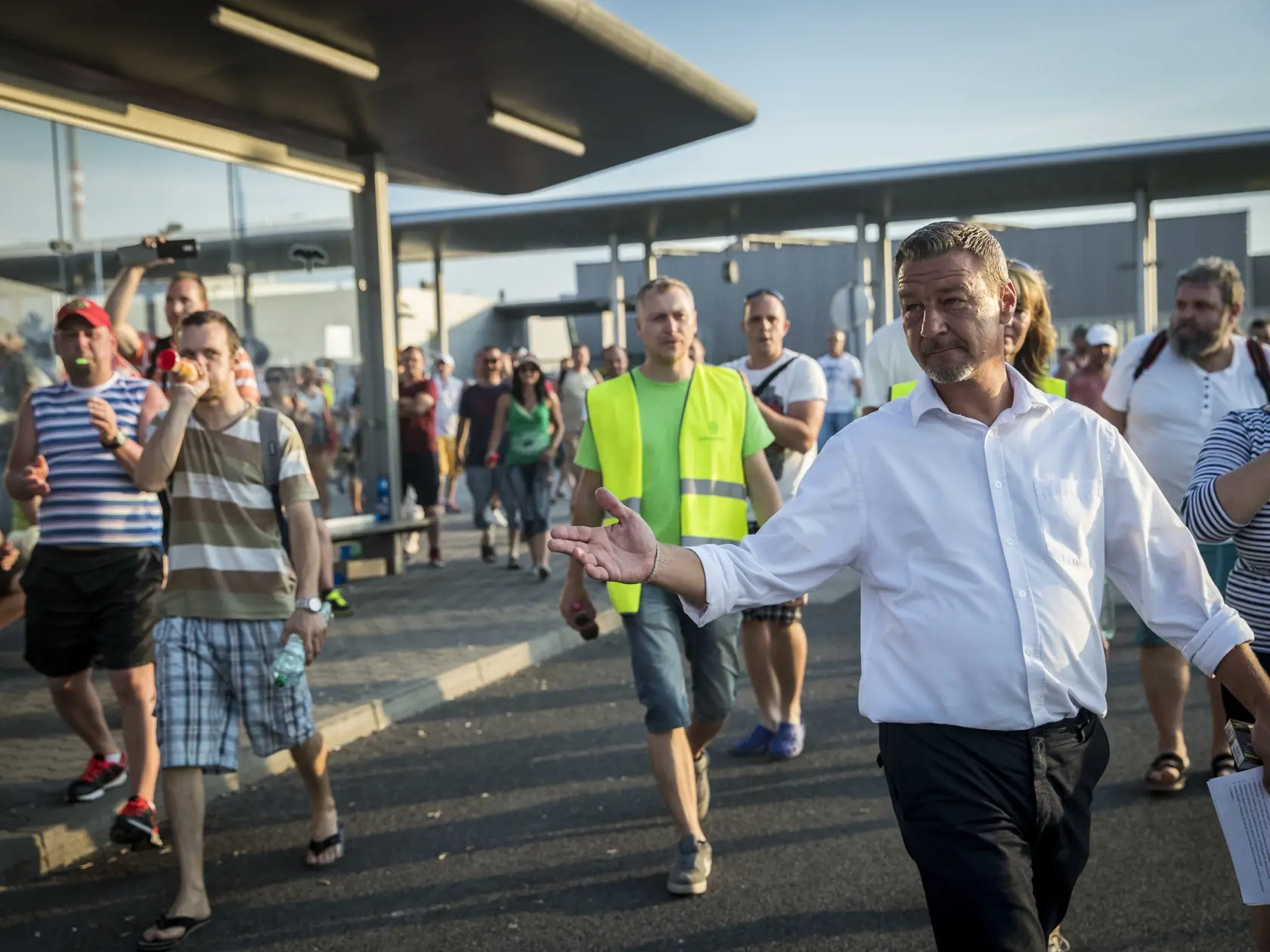 Na snimke zamestnanci spolocnosti Volkswagen Slovakia vstupili dna 20.6. do ostreho strajku.