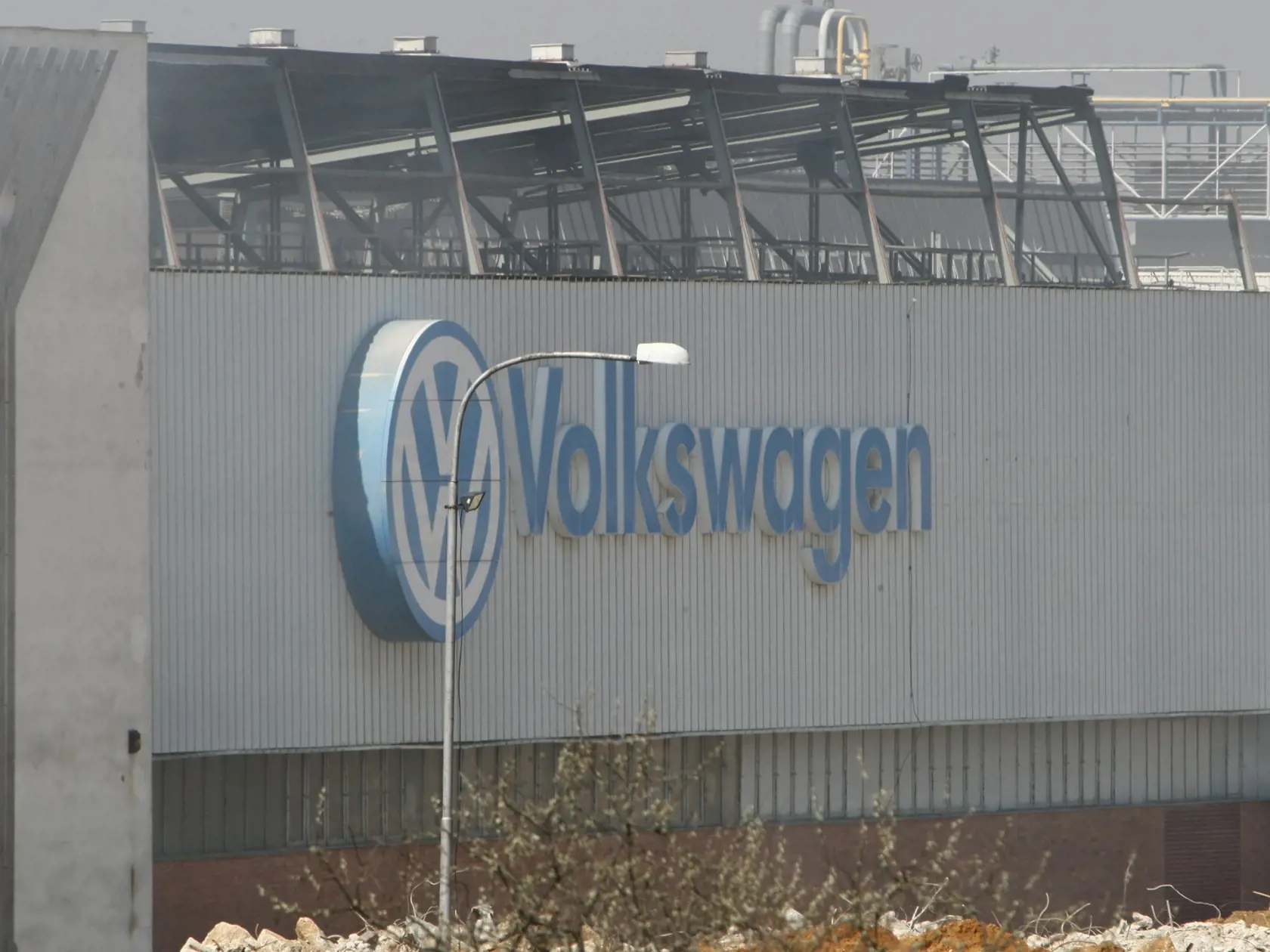 poziar v automobilovej fabrike Wolksvagen Bratislava. Horela stara lakovna.