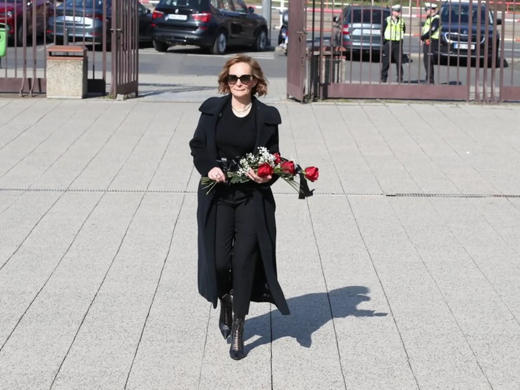Posledná rozlúčka s hercom a spevákom Josefom Zímom (†92). Prišla aj muzikálová speváčka Monika Absolonová.                          