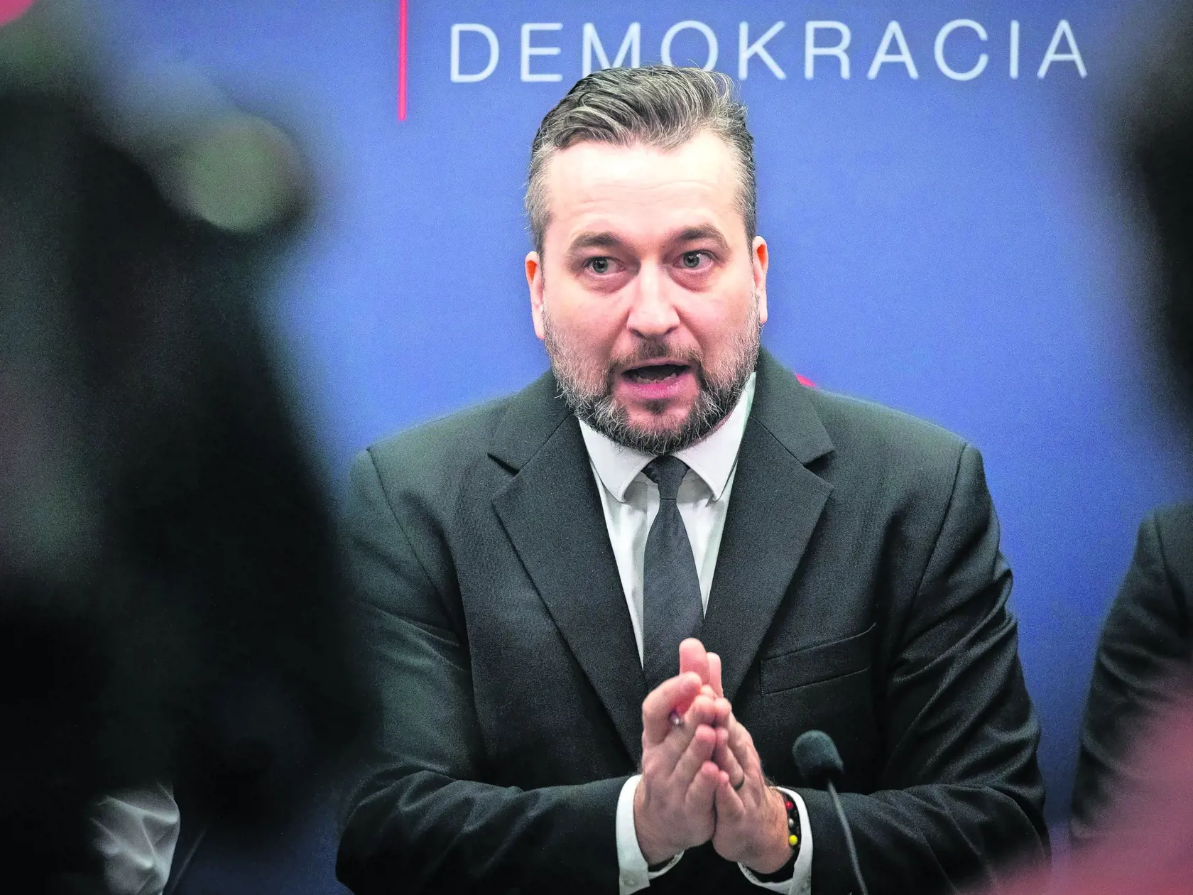 Ľuboš Blaha. Podľa neho napísal Michal Šimečka ako študent škandalóznu prácu o prevratoch v demokratických krajinách.