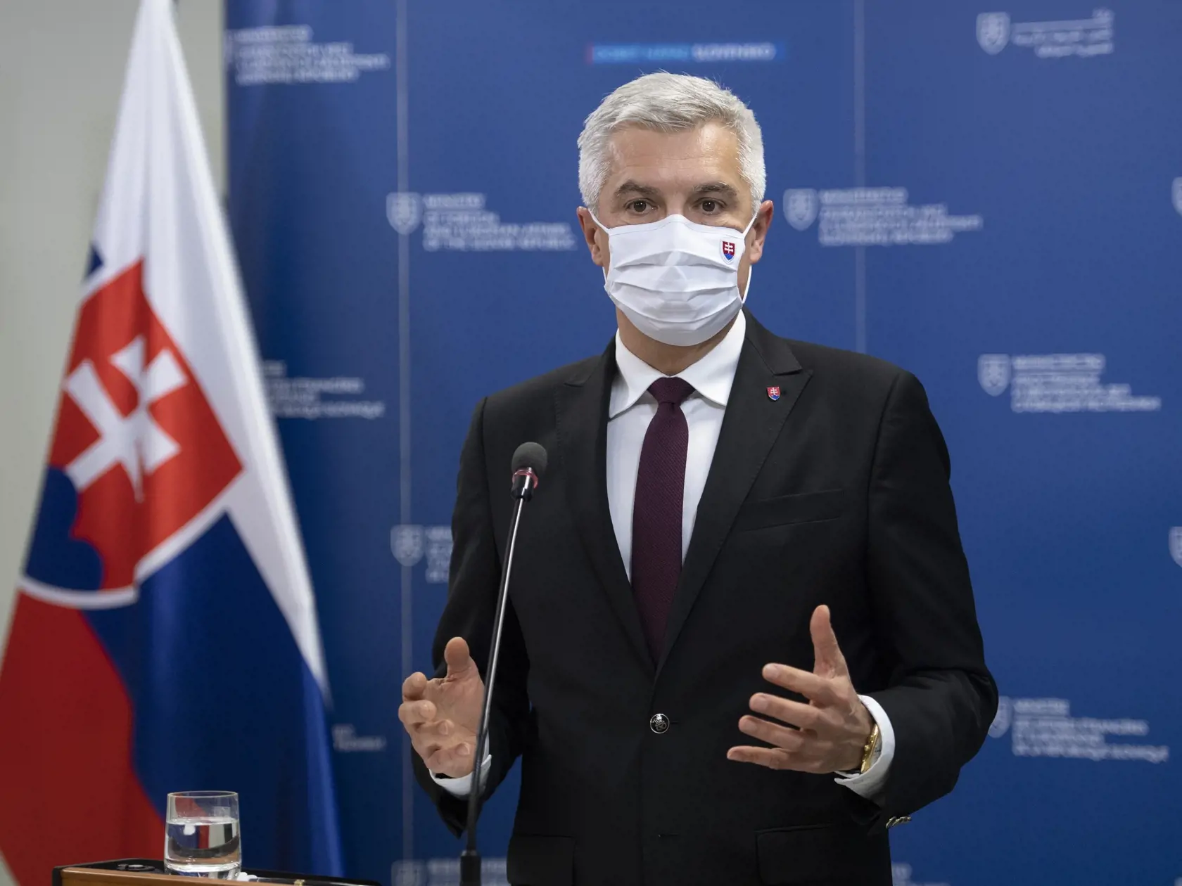 Na snímke minister zahraničných vecí a európskych záležitostí SR Ivan Korčok počas brífingu 19.novembra  2020 v Bratislave.  Podmienky na čerpanie financií z rozpočtu Európskej únie (EÚ) a fondu obnovy v oblasti právneho štátu sú totožné s bodmi programového vyhlásenia vlády (PVV). FOTO TASR - Pavel Neubauer	

 

          
         