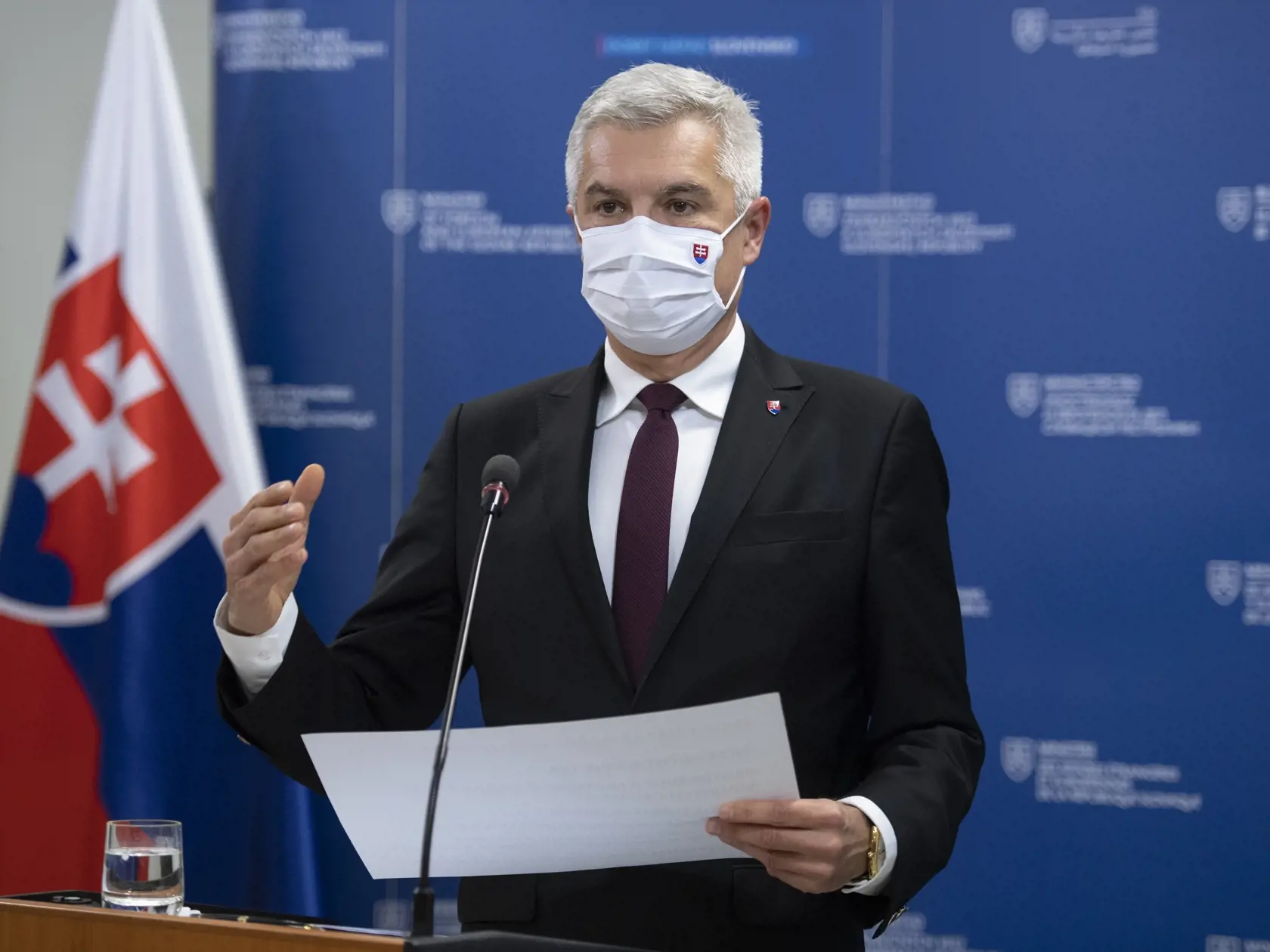 Na snímke minister zahraničných vecí a európskych záležitostí SR Ivan Korčok počas brífingu 19.novembra  2020 v Bratislave.  Podmienky na čerpanie financií z rozpočtu Európskej únie (EÚ) a fondu obnovy v oblasti právneho štátu sú totožné s bodmi programového vyhlásenia vlády (PVV). FOTO TASR - Pavel Neubauer	

 

          
         