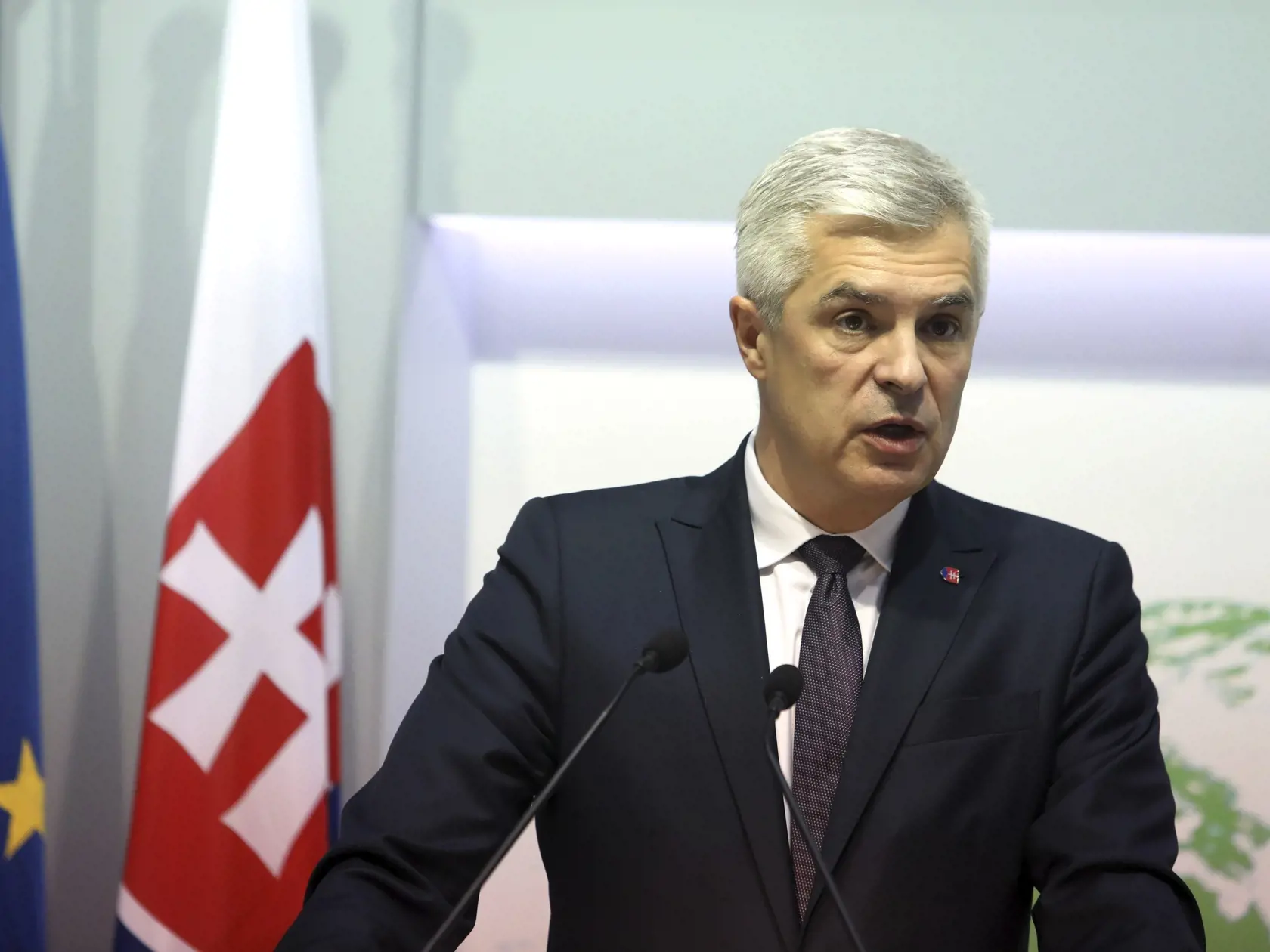 WA 17 Nikózia - Šéf slovenskej diplomacie Ivan Korčok počas spoločnej tlačovej konferencie po stretnutí s cyperským rezortným partnerom Nikosom Christodulidisom v Nikózii  v pondelok 23. novembra 2020. FOTO TASR/AP

Slovakia foreign minister Ivan Korcok talks to the media during a press conference after a meeting with his Cyprus' counterpart Nikos Christodoulides at the foreign house in capital Nicosia, Cyprus, Monday, Nov. 23, 2020. Korcok is in Cyprus for official visit. (Katia Christodoulou P