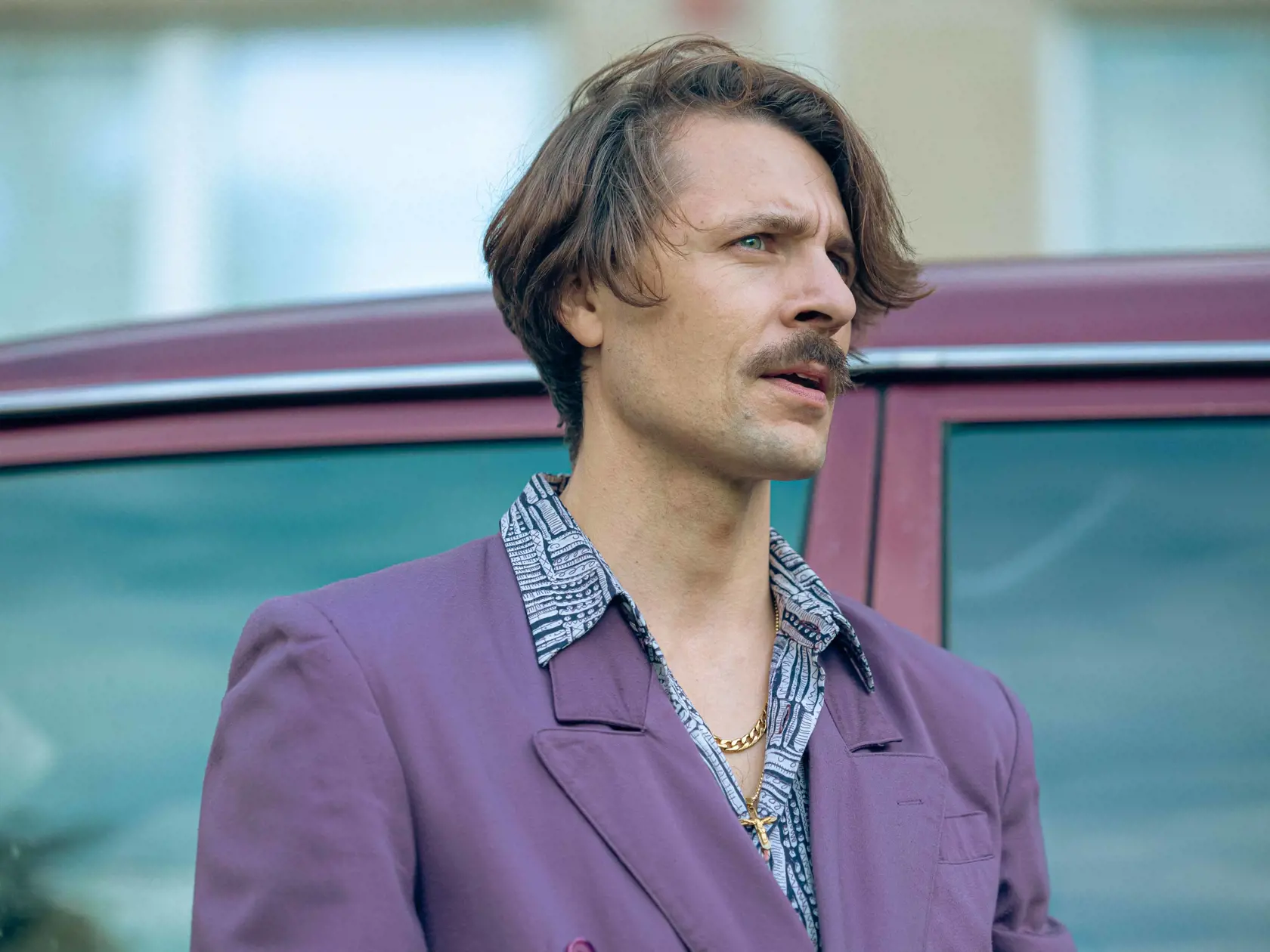 Juraj Loj si vo filme Černák prešiel výraznou premenou. Zmenil sa na poriadne odpudivého a nepríťažlivého chlapíka. 