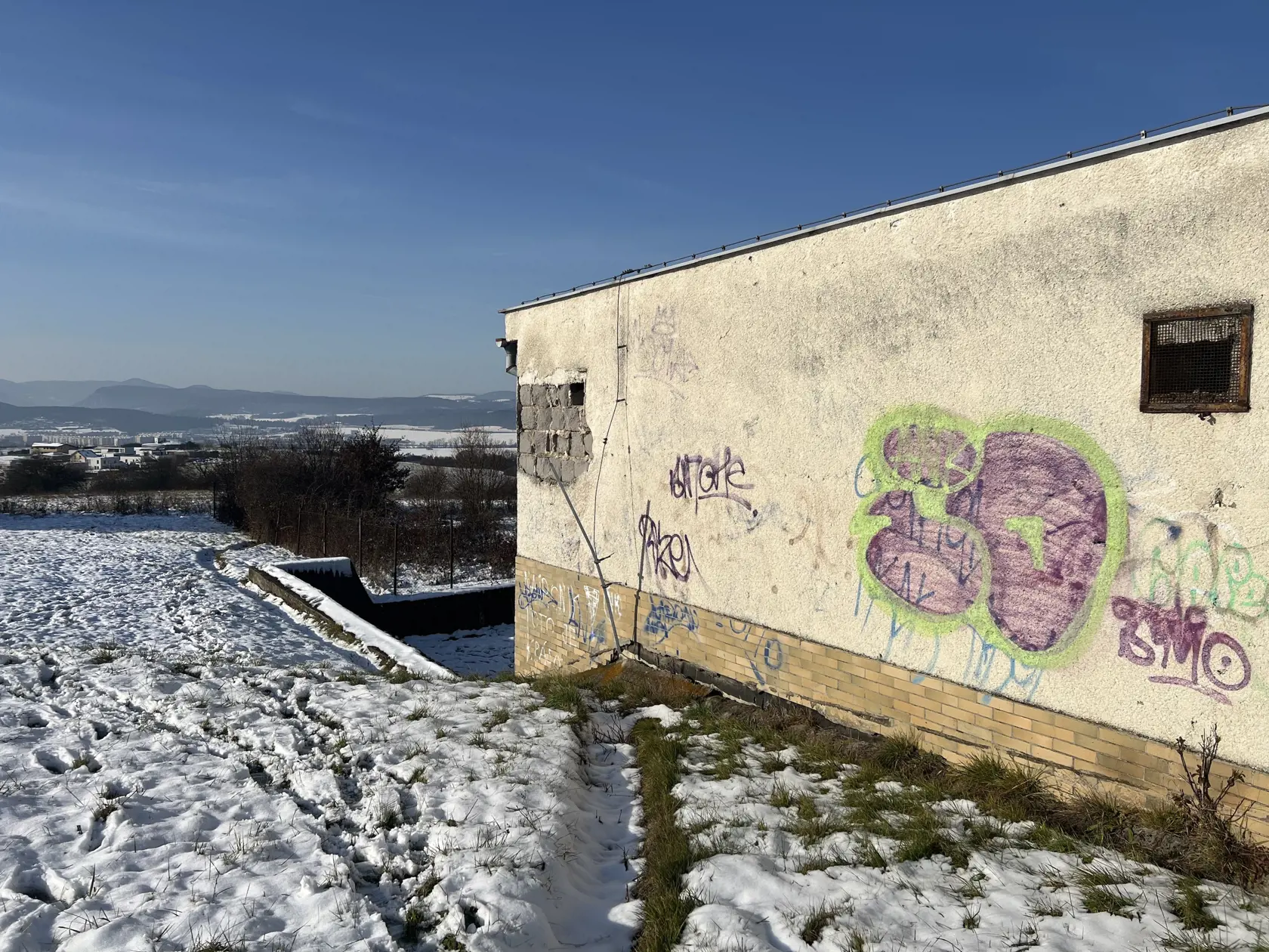 Budova, odkiaľ chlapci spadli.