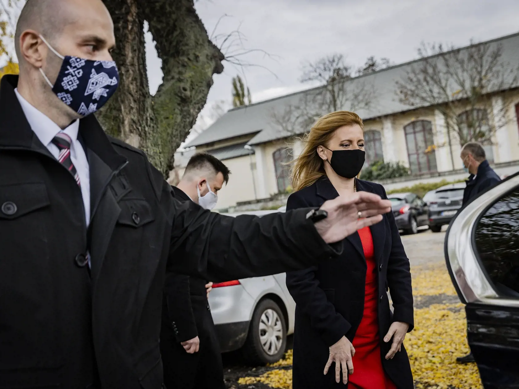 Prezidentka Zuzana Čaputová si uctila položením kytice k pamätníku pamiatku Daniela Tupého, študenta Filozofickej fakulty Univerzity Komenského v Bratislave, ktorý bol 4.novembra 2005 zavraždený na Tyršovom nábreží. Jeho prípad nie je ani po pätnástich rokoch uzavretý