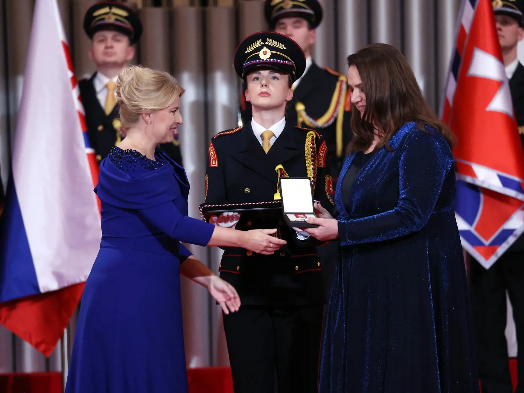 Prezidentka Zuzana Čaputová udelila začiatkom tohto roka niekoľko štátnych vyznamenaní. Na foto je zakladateľka neziskovej organizácie Centrum Slniečko, Mariana Kováčová.