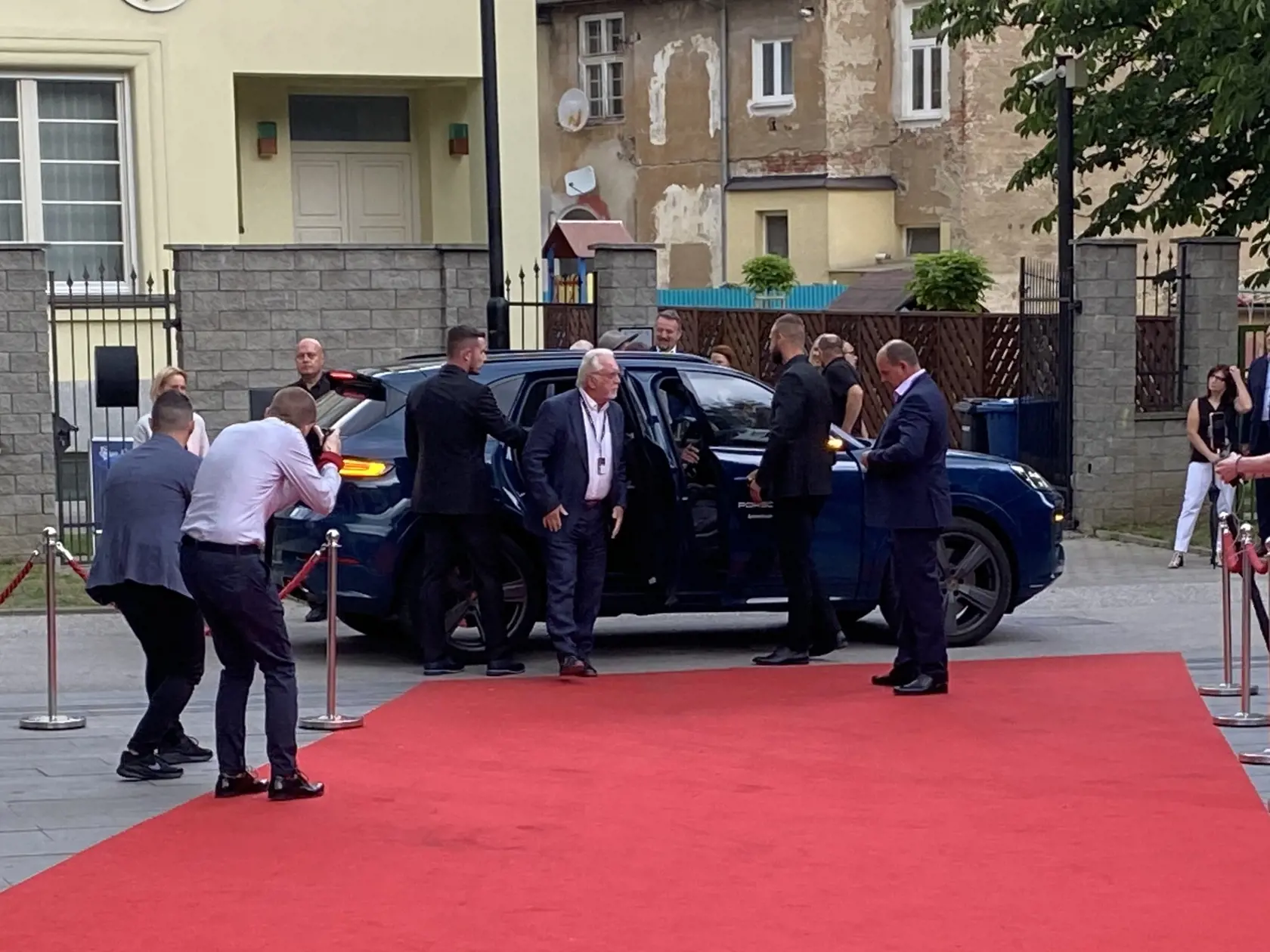 Česká herecká hviezda Jaromír Hanzlík. Príchod hostí na záverečný ceremoniál 30. ročníka medzinárodného festivalu Art Film Košice, na ktorom odovzdali ceny držiteľom honorárnych ocenení - Sergejovi Loznicovi, Antónii Liškovej a Marošovi Kramárovi a vyhlásili víťazov jednotlivých súťaží.