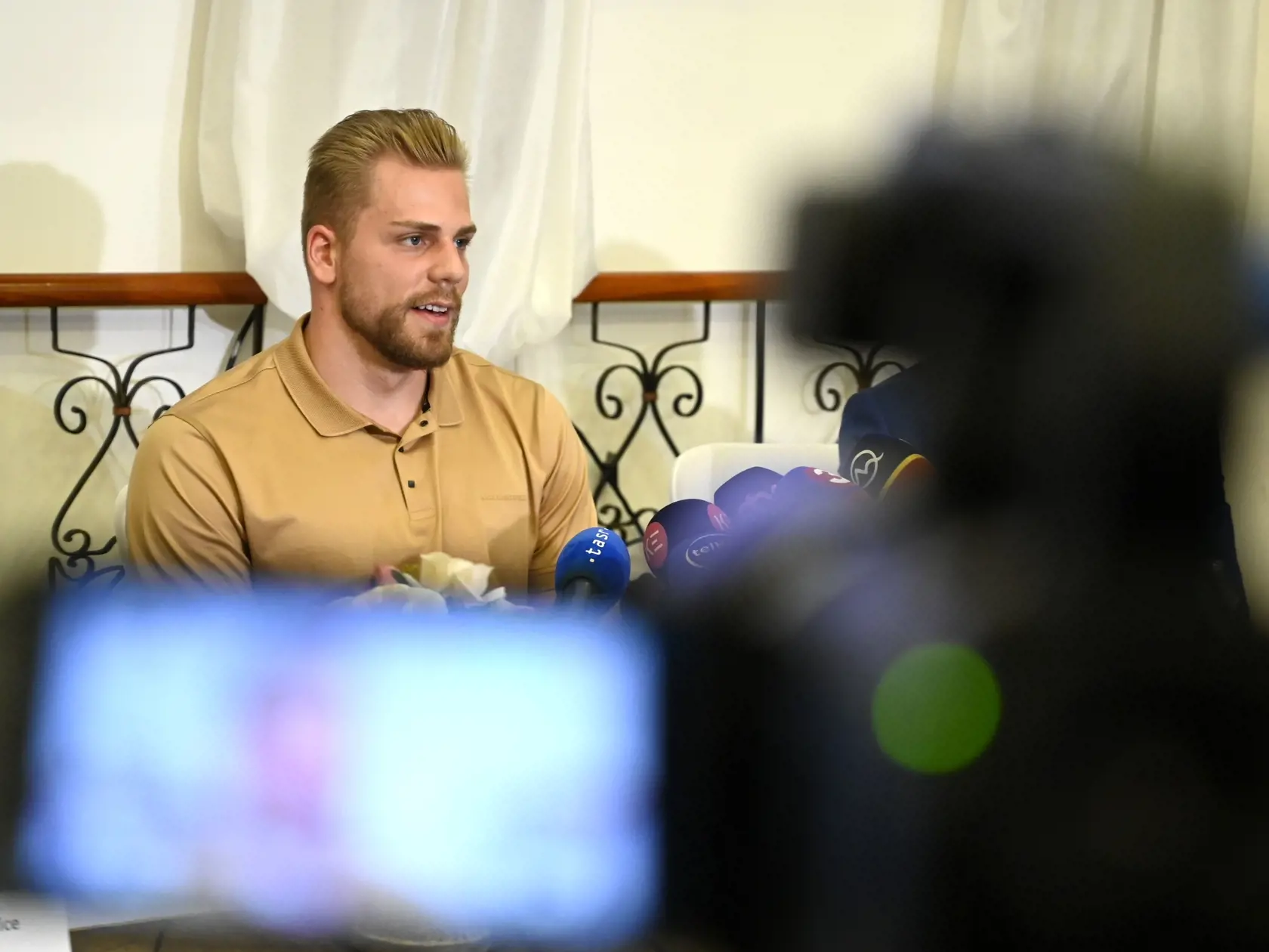 Tlačová konferencia s Erikom Černákom pri príležitosti príchodu Stanleyho pohára do Košíc