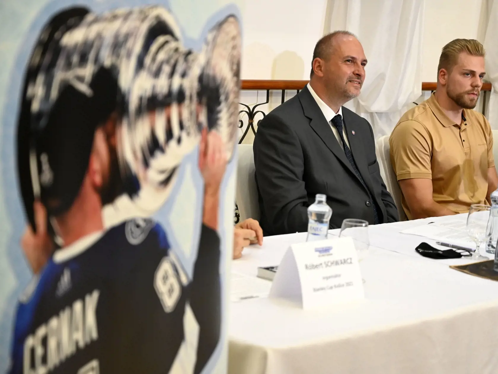 Tlačová konferencia s Erikom Černákom pri príležitosti príchodu Stanleyho pohára do Košíc