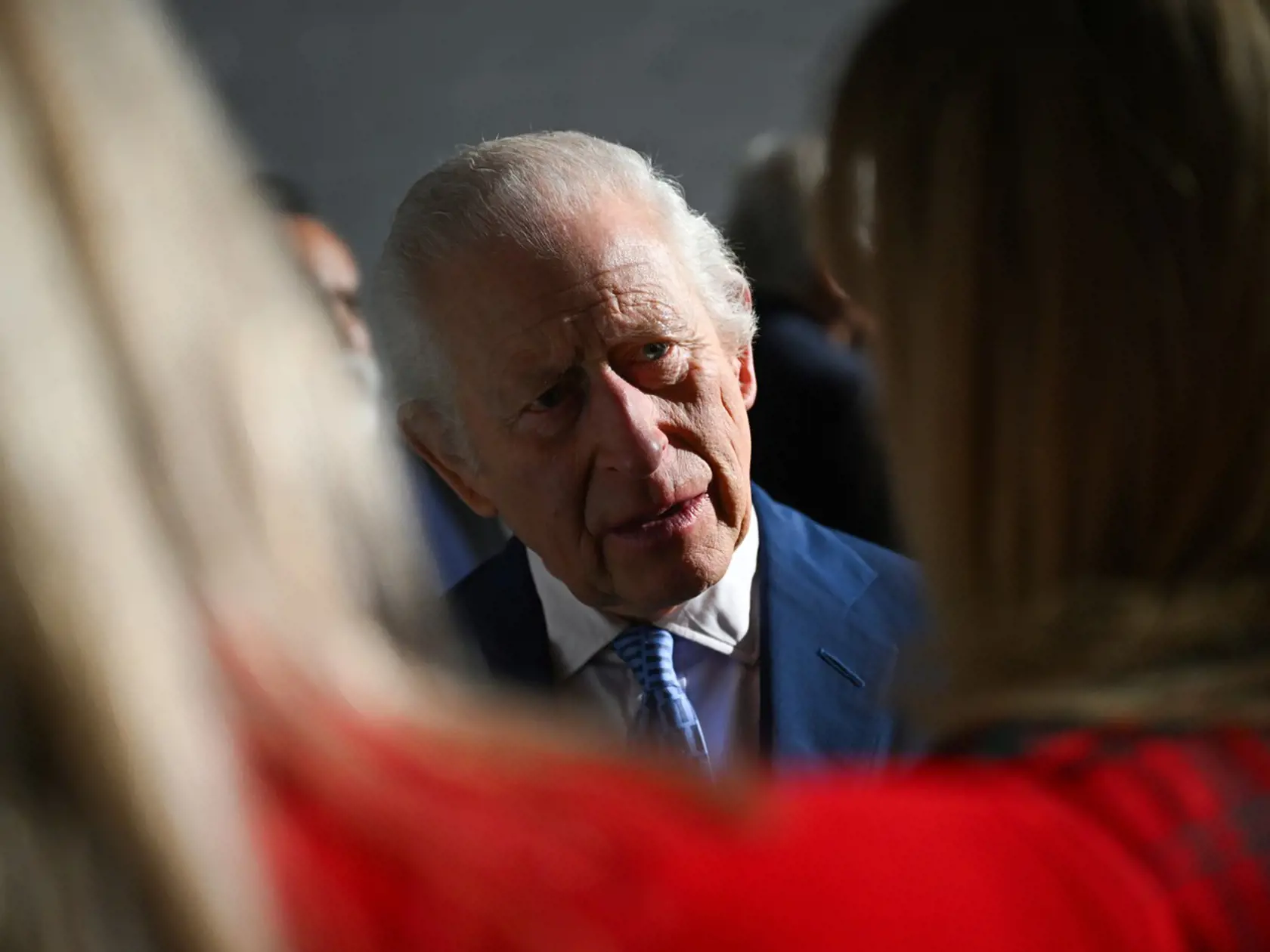 Kráľ Karol po vlámaní do Windosru rýchlo navrhol veľké zmeny v ich životoch a poprosil Williama a Kate, aby sa presťahovali k nemu do Clarence House.