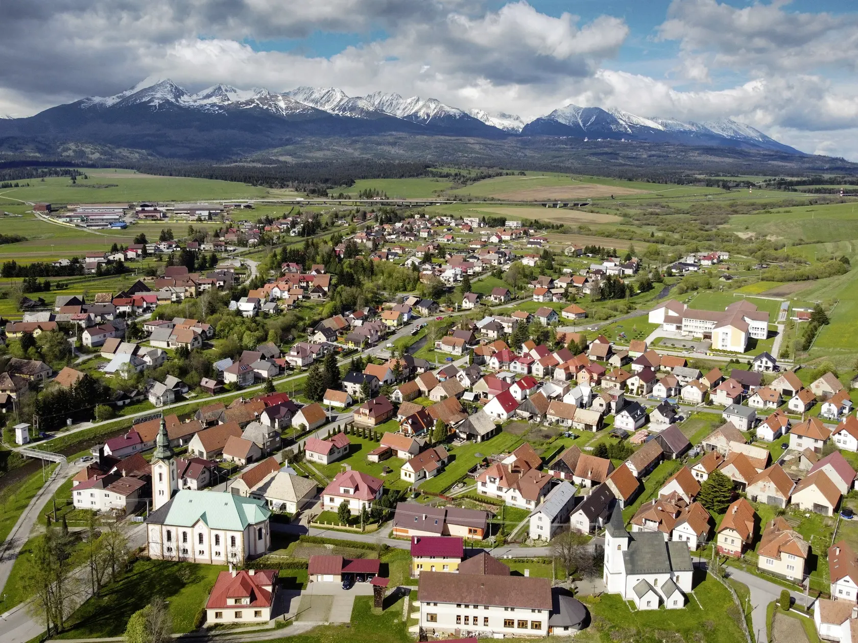 Po mohutnom požiari Važec zmenil ráz. Malebné domčeky zmizli.