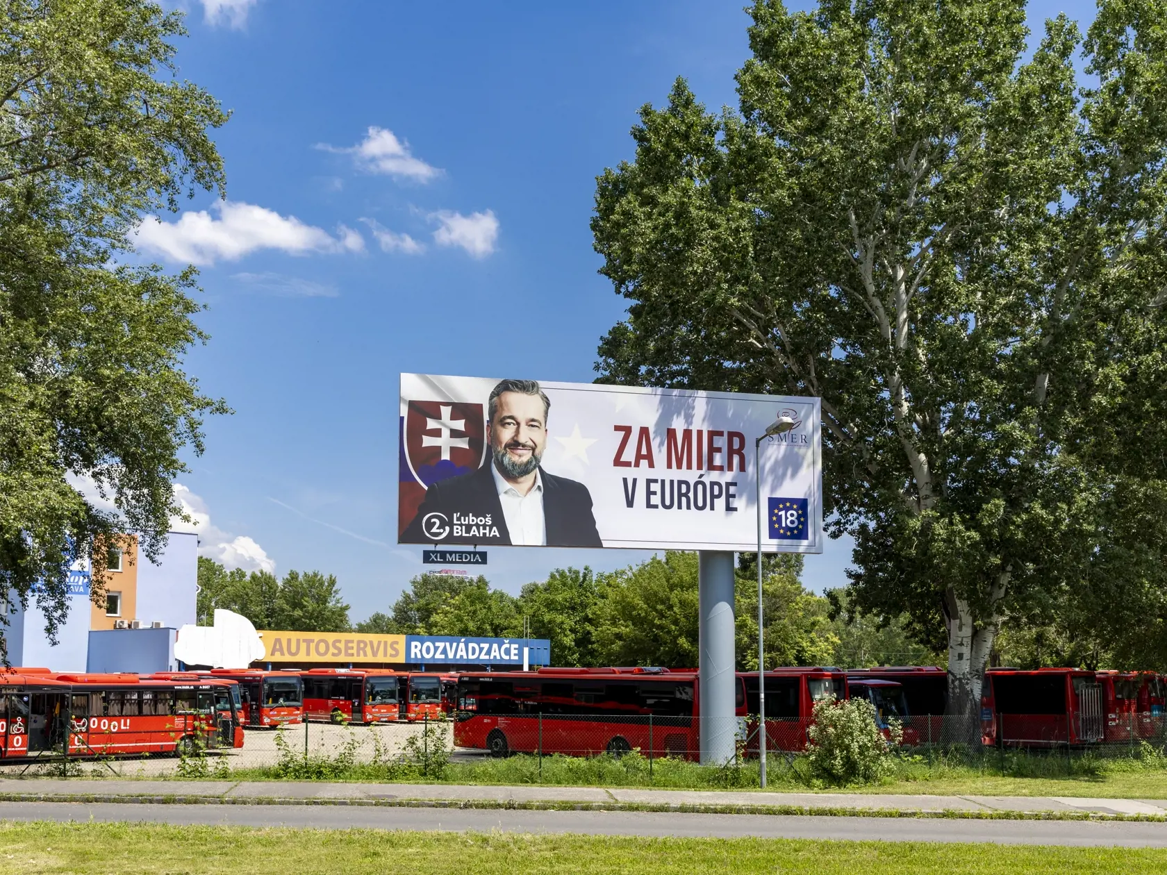 Na snímke bilbordy slovenských strán kandidujúcich do Europarlamentu 2024. 