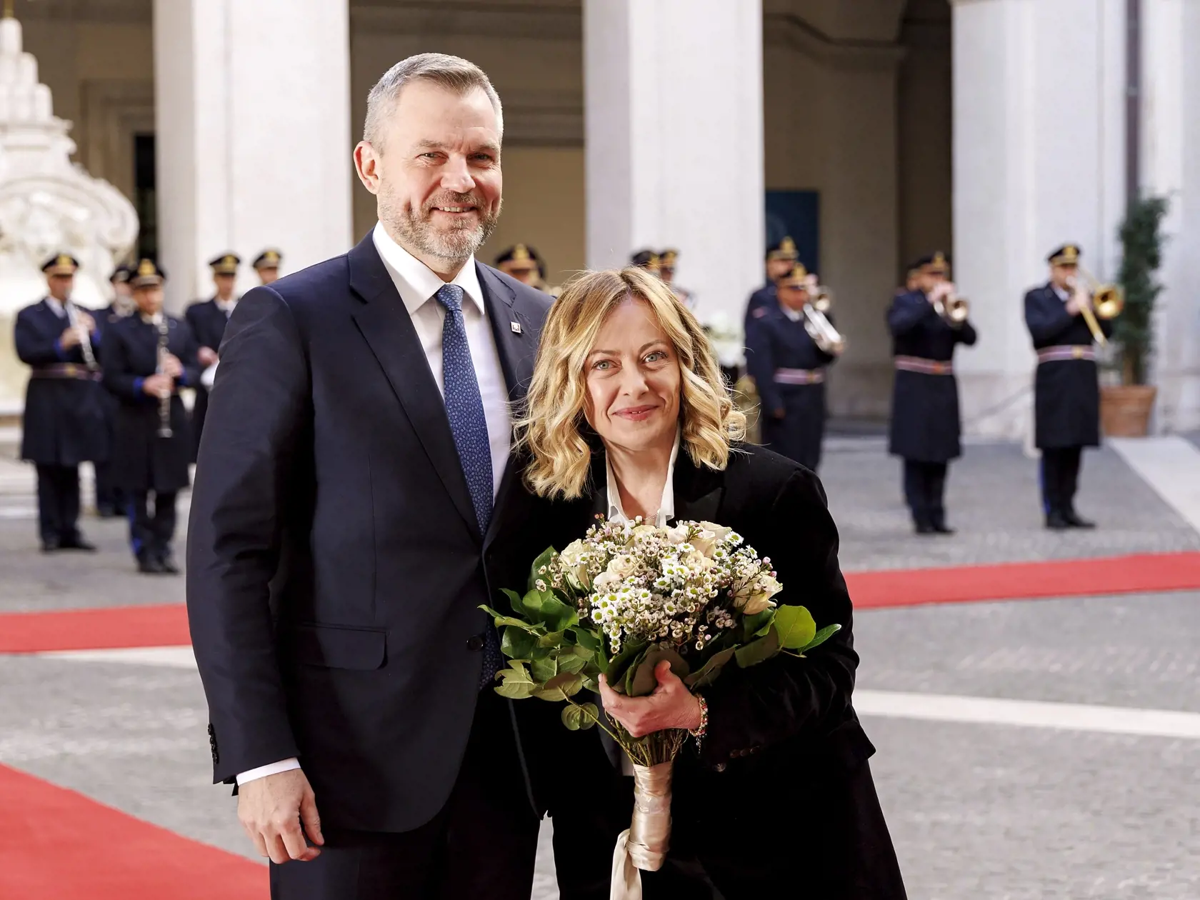 JB 29 Rím - Talianska premiérka Giorgia Meloniová (vpravo) a prezident SR Peter Pellegrini pózujú pred ich stretnutím v Ríme 14. januára 2025. Prezident dnes odcestoval na svoju prvú oficiálnu návštevu Talianska. FOTO TASR/AP

Italy's Prime Minister Giorgia Meloni, right, and the President of Slovakia, Peter Pellegrini, left, during their meeting in Rome, Italy, Tuesday, Jan. 14, 2025 (Roberto Monaldo/LaPresse via AP)