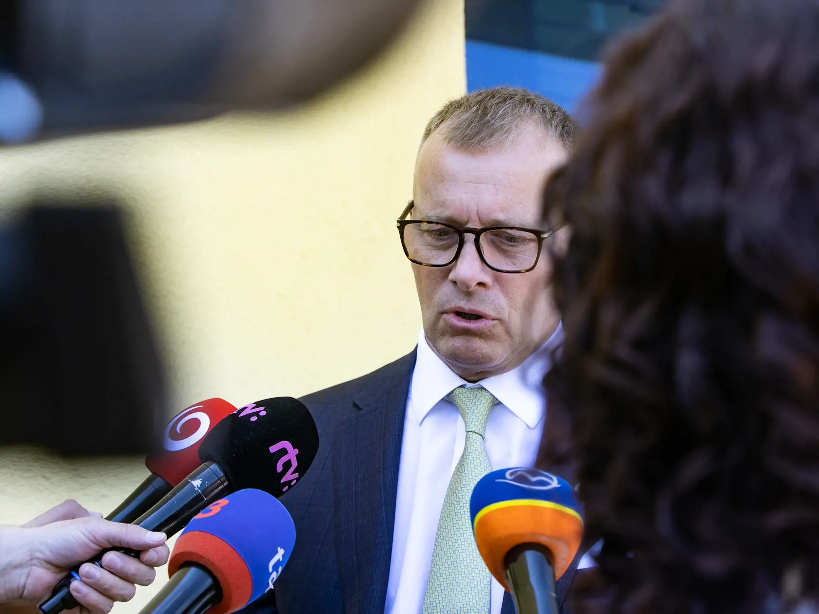 Foto po skončení politickej relácie v televízii TA3. Na fotke je Boris Kollár.