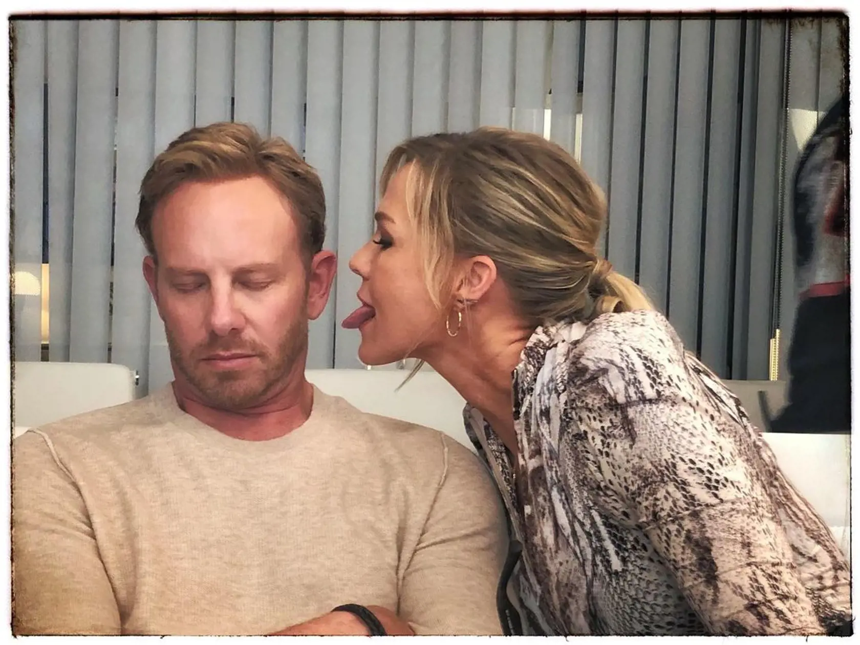 Hviezdy kultového seriálu Beverly Hills 90210, ktorý si v 90. rokoch našiel obrovské množstvo fanúšikov aj medzi slovenskými divákmi, sa po rokoch znova stretli. Zatiaľ však, čo seriálové postavy nestarnú, o ich predstaviteľoch sa to povedať nedá.