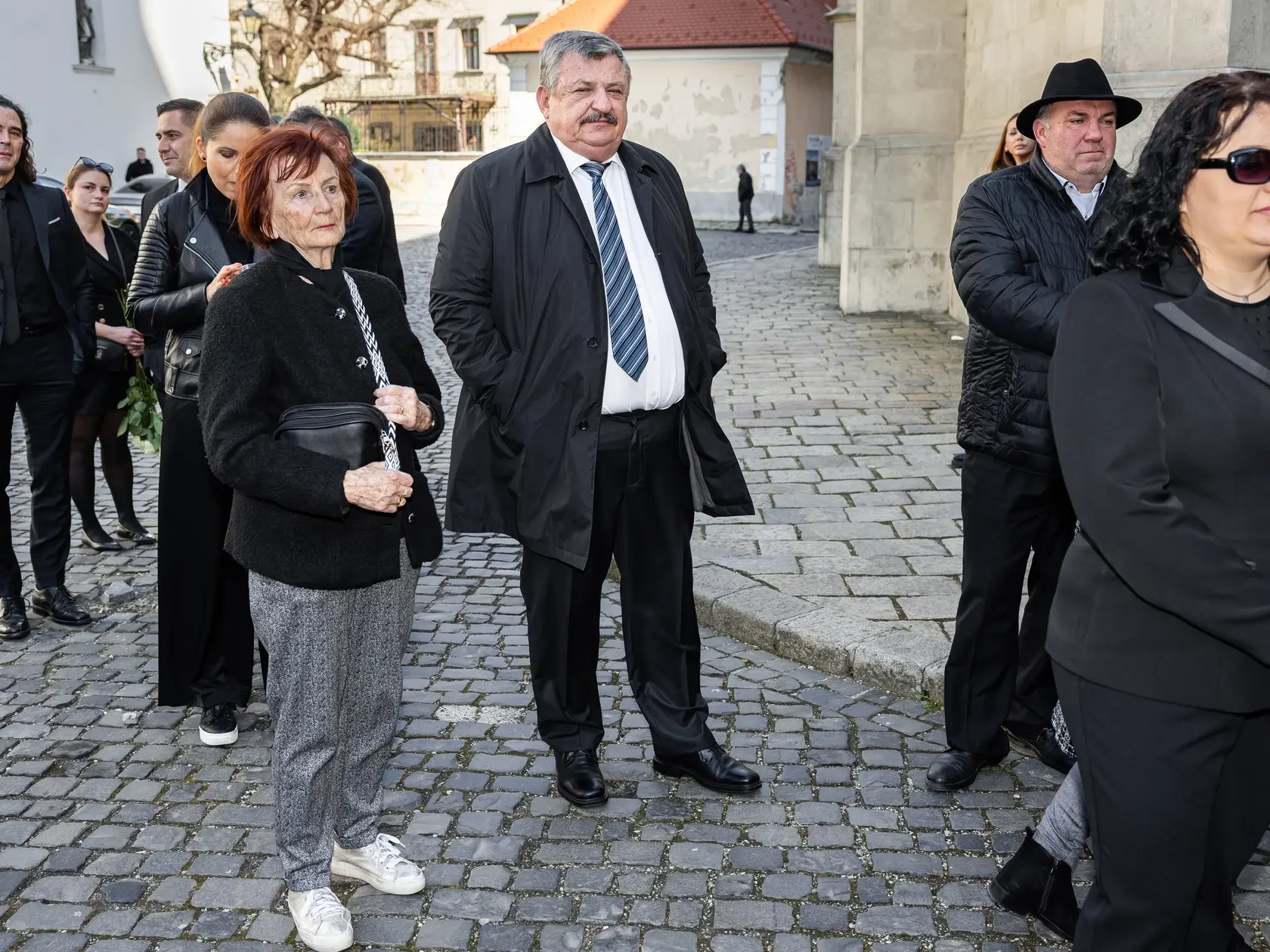 Posledná rozlúčka s hercom Štefanom Kvietikom za účasti rodiny aj verejnosti v Katedrále sv. Martina v Bratislave. Na snímke Anton Hrnko. 