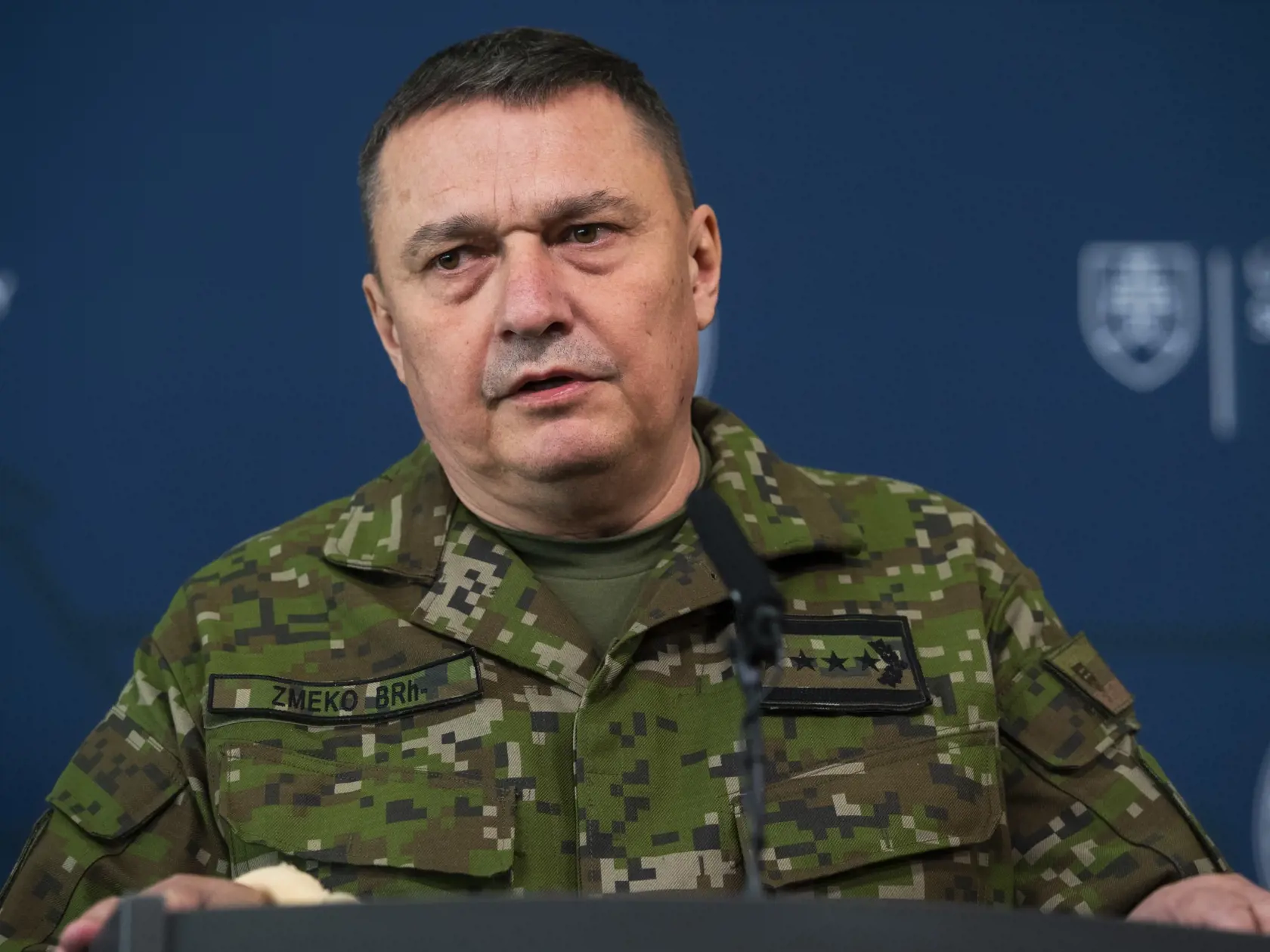 Na snímke náčelník Generálneho štábu Ozbrojených síl (OS) SR Daniel Zmeko počas tlačovej konferencie po rokovaní Vlády SR k poslaniu stíhačiek MIG-29 na Ukrajinu v Bratislave 17. marca 2023. FOTO TASR - Jaroslav Novák