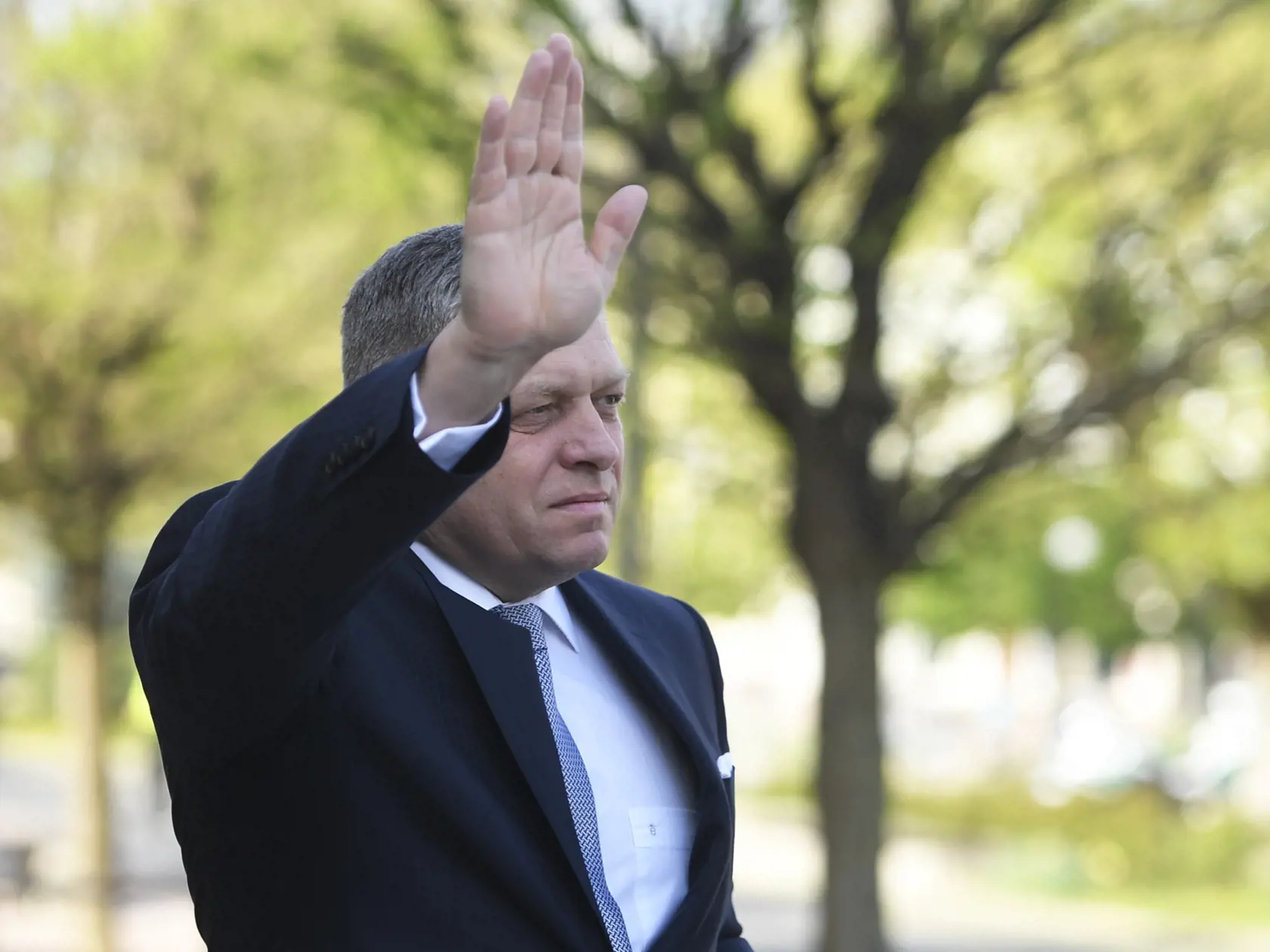 Na snímke predseda vlády SR Robert Fico prichádza na stretnutie členov slovenskej a ukrajinskej vlády 11. apríla 2024 v Michalovciach.