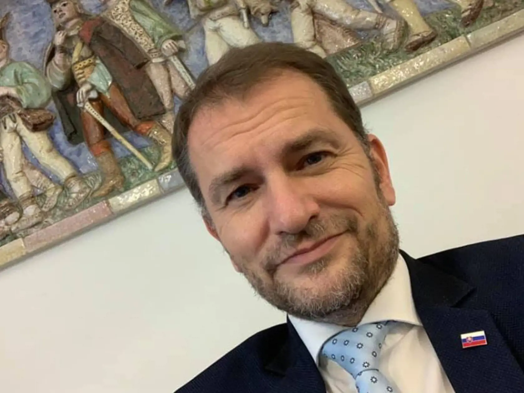 "A čo tí naši noční ústavní návštevníci? Len ťažko od nich čakať čo len ospravedlnenie sa a už vôbec nie, aby si z Prymulu zobrali vzor, veď ako povedal klasik „Tak já sem vinovatý?“. Moja otázka znie : a kto iný pán premiér ? ... aha, asi ako vždy - Sulík," uzavrel Šátek kritiku jedného prípadu. Zároveň však pokračoval ďalej.