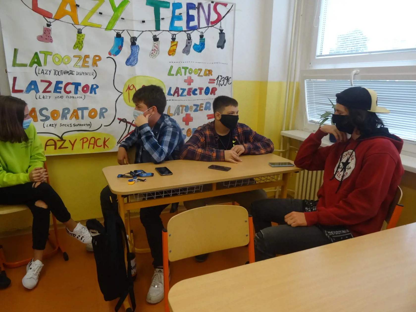 Okamžite po ohlásení svojho zámeru sa však na Matoviča spustila vlna kritiky od rodičov. „Nesúhlasím s testovaním detí! To sme opäť pri testovaní bezpríznakových ,pacientov’ a pokiaľ viem, ani odborníci nie sú stotožnení s takýmto postupom,“ vyjadrila sa Mária (34), ktorá má dcéru Karin (6). „Nikdy určite kloktať nebude môj syn...keď je ozaj chorý, tak nekloktá a teraz má kloktať? Toto spraviť vlastným deťom....hanba vám,“ rozohnila sa Martina v diskusii na Facebooku.
