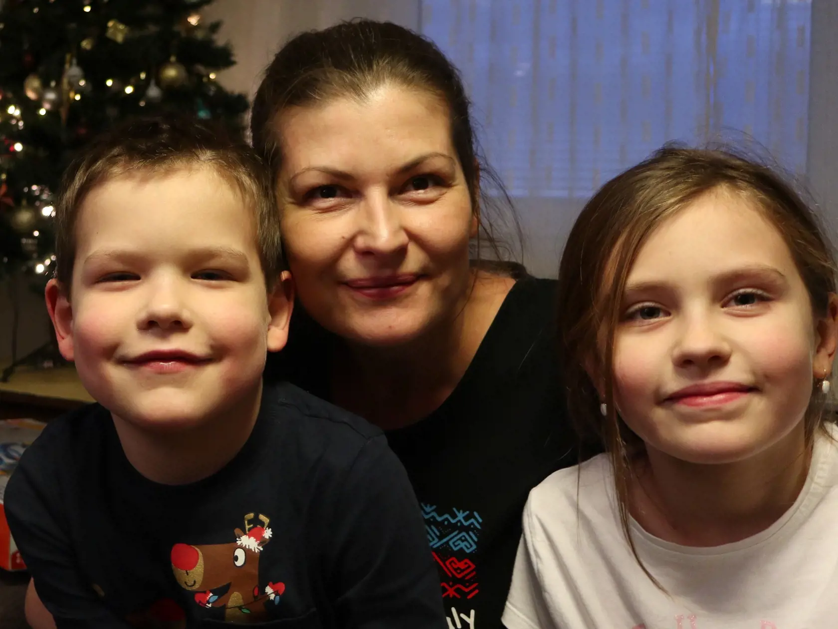 Dana (38), Evička (9) a Kamil (6)
Testovanie raz za dva, tri týždne je podľa Dany v poriadku: S testovaním detí nemám problém, boli aj na celoplošnom testovaní, hoci podľa veku nemuseli. Ak bude stačiť kloktať, prosím, nech kloktajú.