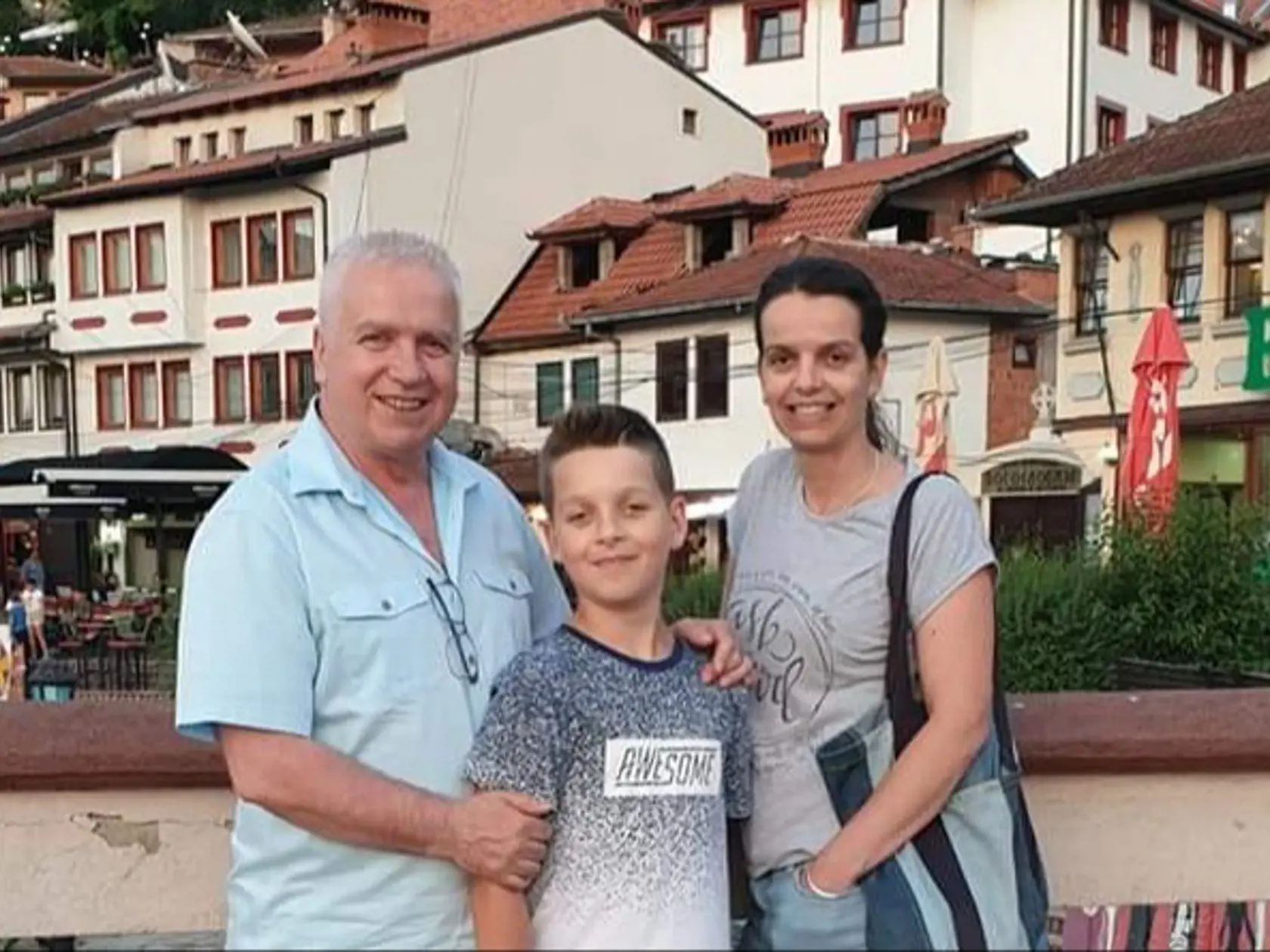 Tento nápad sa nám vôbec nepáči, nesúhlasíme nielen s testovaním nášho syna, ale ani s tým, aby sa celá naša rodina testovala kvôli tomu, aby chlapec mohol nastúpiť do školy! Vnímame to ako obmedzovanie našich práv a šikanovanie, hovoria rodičia piataka Oktaya (11), Džemal (57) a Drahoslava (45) z Košíc.
