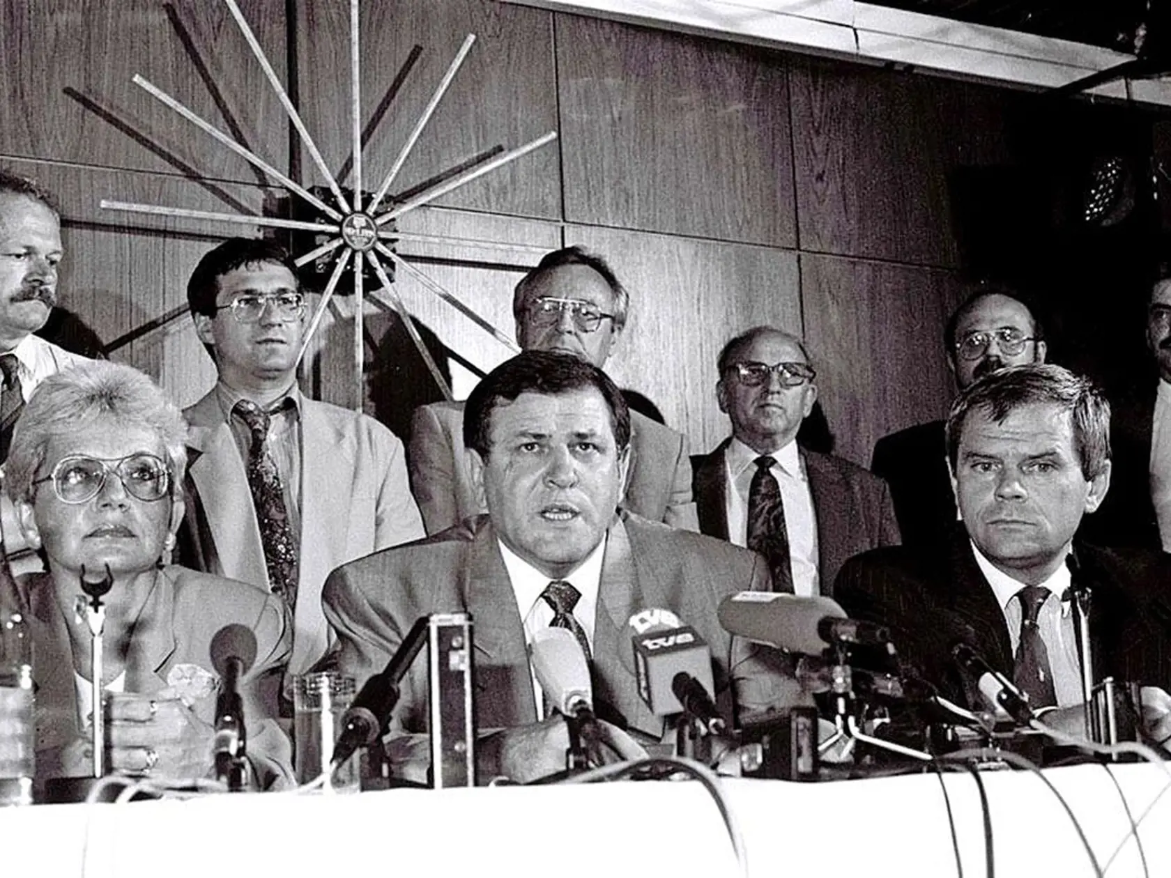 Do politiky sa chcel pred voľbami 2020 vrátiť aj expremiér Vladimír Mečiar (uprostred). Napokon si to ale rozmyslel.