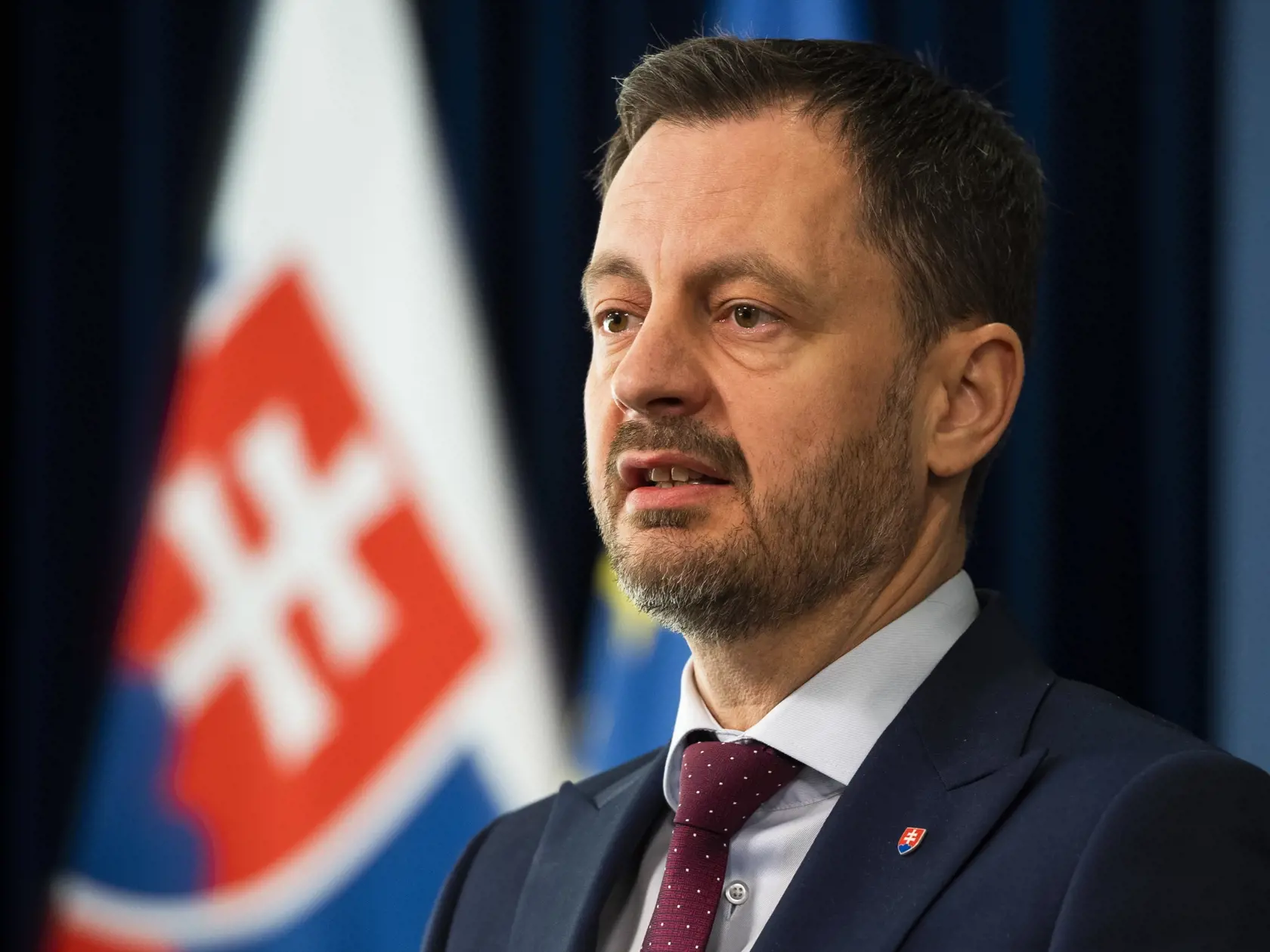 Na snímke predseda vlády SR Eduard Heger počas tlačovej konferencie po rokovaní Vlády SR k poslaniu stíhačiek MIG-29 na Ukrajinu v Bratislave 17. marca 2023. FOTO TASR - Jaroslav Novák