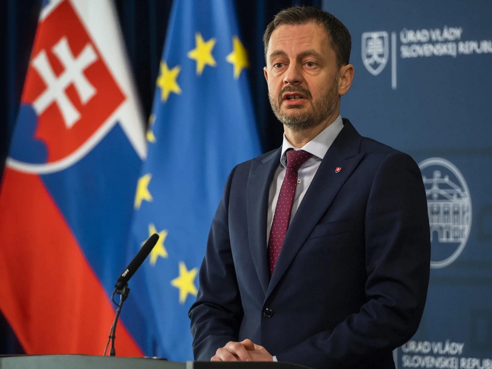 Na snímke predseda vlády SR Eduard Heger počas tlačovej konferencie po rokovaní Vlády SR k poslaniu stíhačiek MIG-29 na Ukrajinu v Bratislave 17. marca 2023. FOTO TASR - Jaroslav Novák