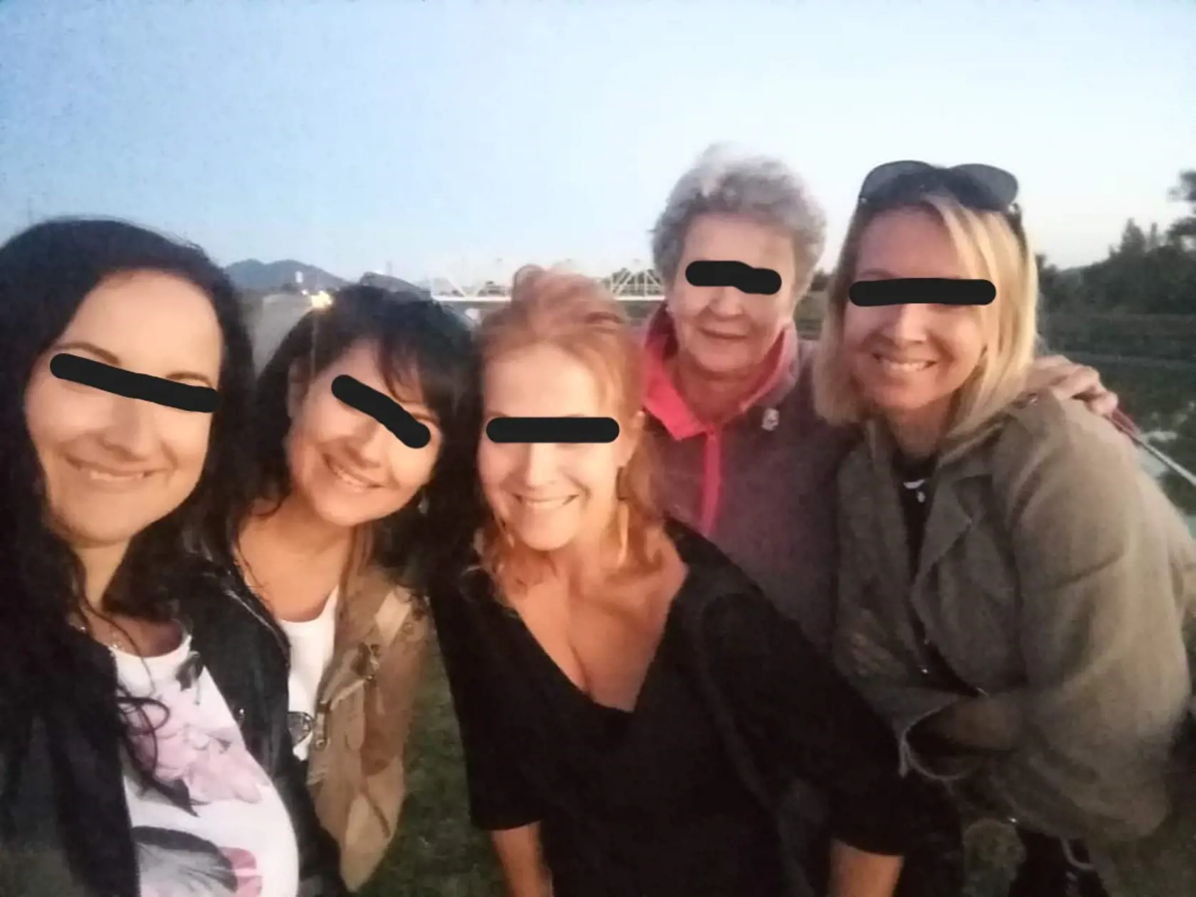 Prišli o sestru: Andrea (v strede) zomrela po tom, čo ju mal napadnúť muž, ktorý ju dlhodobo prenasledoval.