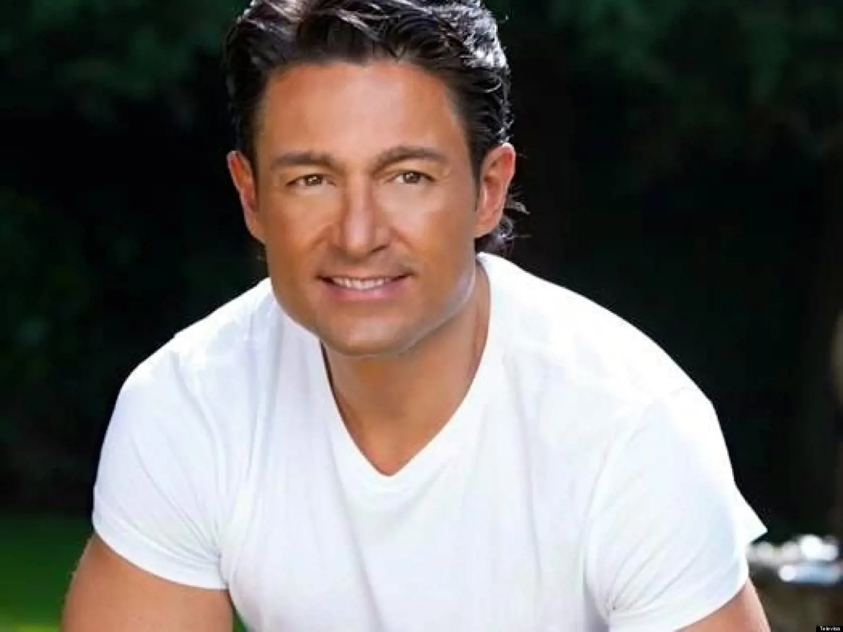 José Armando z Esmeraldy: Fernando Colunga. Herec Fernando Colunga je typickým predstaviteľom seriálov a telenoviel a nejednej babke i vnučke sa z neho podlamovali nohy. Vzťah Josého a Esmeraldy si prešiel mnohými útrapami, no žiadny z nich ani po rokoch nestratil nič zo šarmantného vzhľadu. Fernando má už po päťdesiatke, no aj vo vyššom veku mu to stále svedčí. Jednoducho je to veľký elegán.