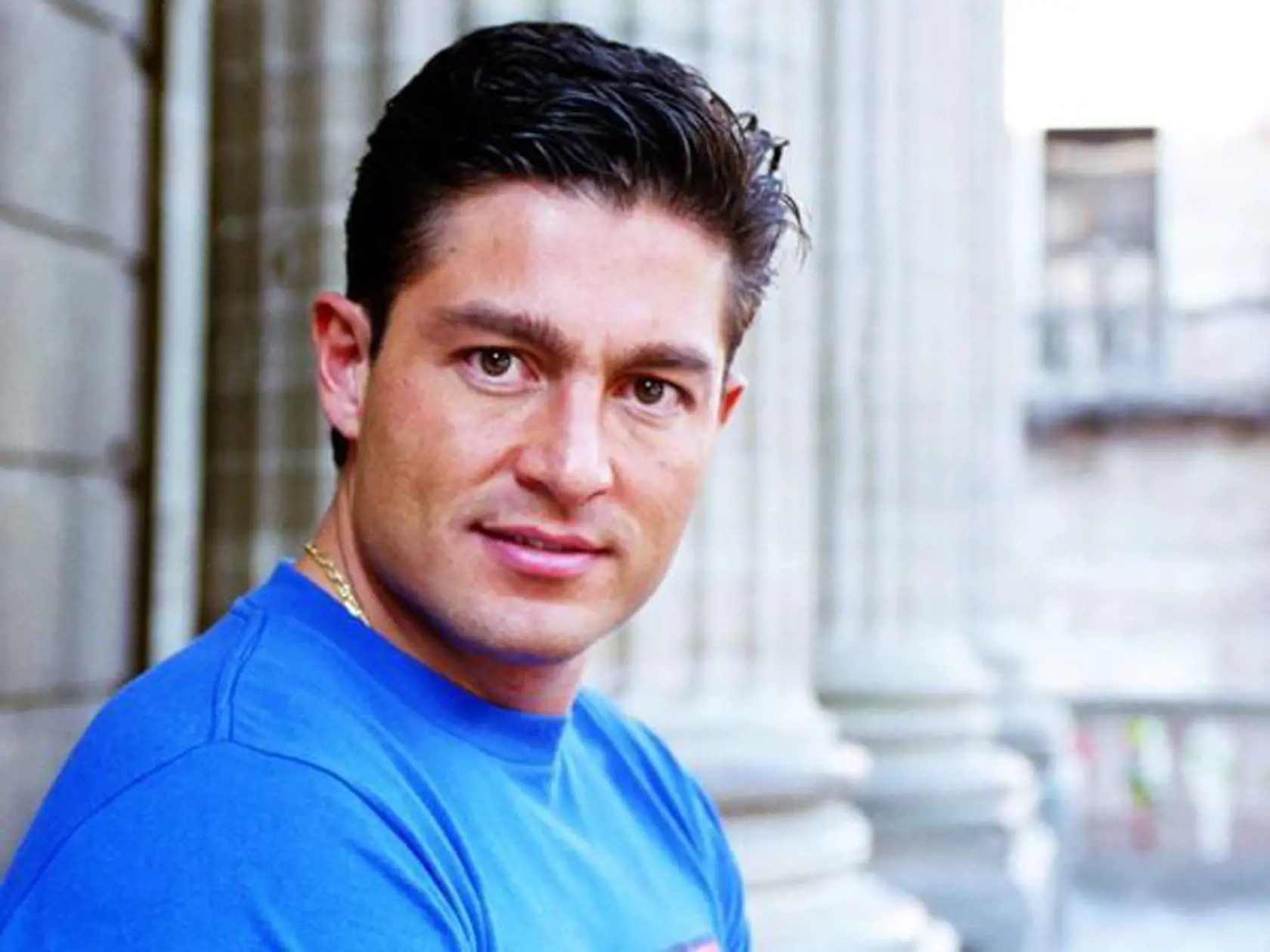 José Armando z Esmeraldy: Fernando Colunga. Herec Fernando Colunga je typickým predstaviteľom seriálov a telenoviel a nejednej babke i vnučke sa z neho podlamovali nohy. Vzťah Josého a Esmeraldy si prešiel mnohými útrapami, no žiadny z nich ani po rokoch nestratil nič zo šarmantného vzhľadu. Fernando má už po päťdesiatke, no aj vo vyššom veku mu to stále svedčí. Jednoducho je to veľký elegán.