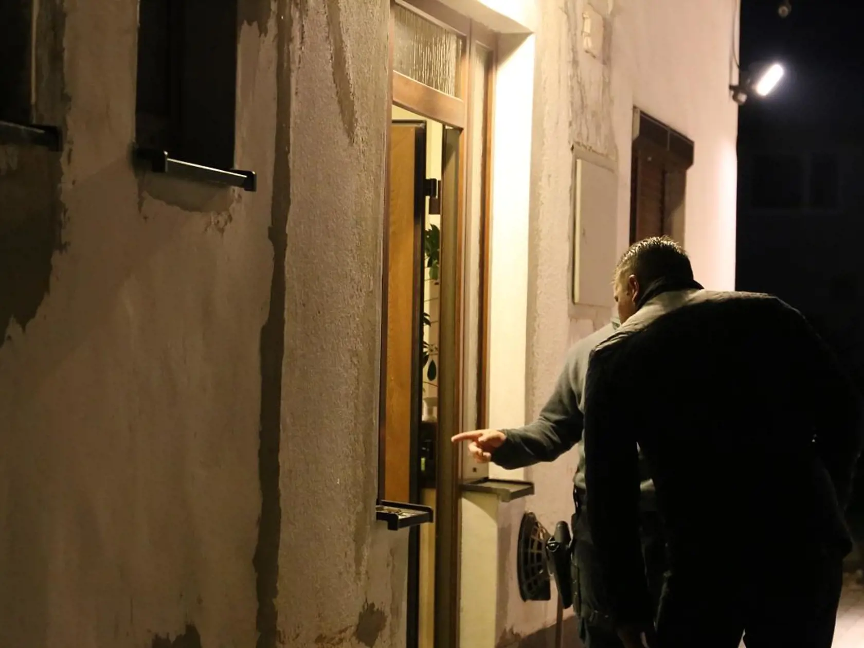 Policajná razia a zadržanie páchateľov vraždy Jána Kuciaka a Martiny Kušnírovej.
