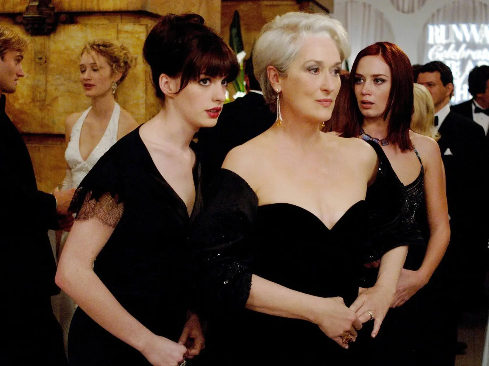 V čiernych šatách zažiarili aj herečky Anne Hathaway a Meryl Streep vo filme Diabol nosí Pradu.