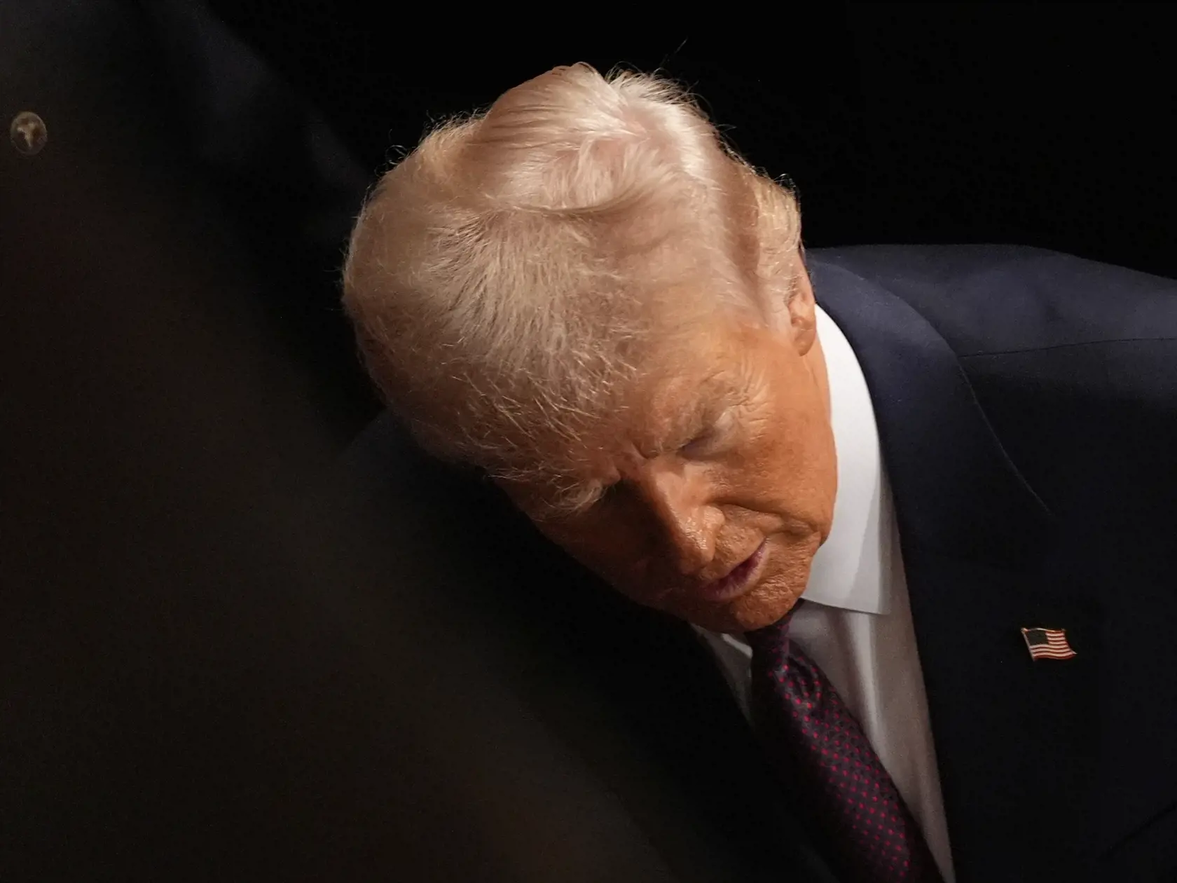 WA 11 Washington - Americký prezident Donald Trump zdraví prítomných po príhovore na pôde amerického Kongresu vo Washingtone v utorok 4. marca 2025. FOTO TASR/AP  

President Donald Trump greets people after addressing a joint session of Congress in the House chamber at the U.S. Capitol in Washington, Tuesday, March 4, 2025. (AP Photo/Julia Demaree Nikhinson)
