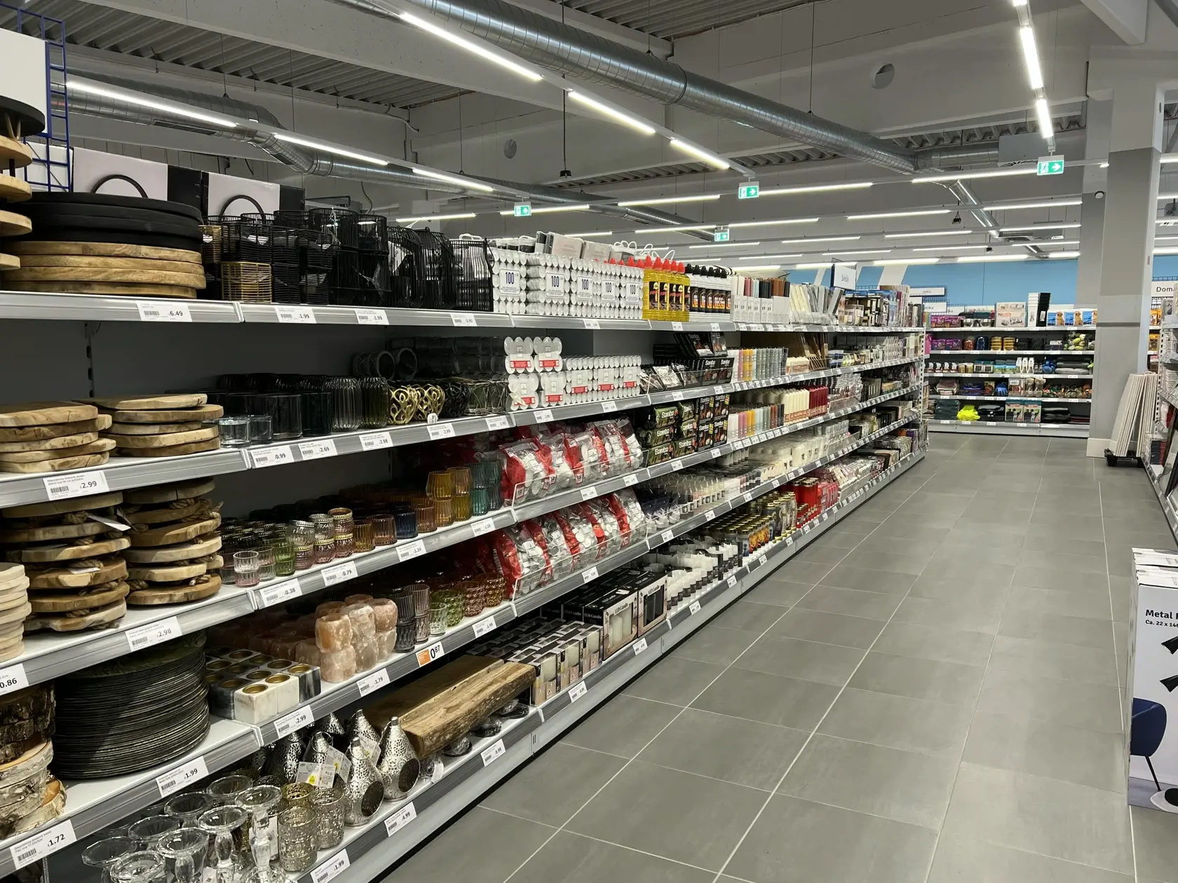 Návštevníkom obchodu dnes Action predstavil svoju ponuku rôznorodých výrobkov zo 14 produktových kategórií (od hračiek a náradia cez záhradkárske potreby až po DIY a trvanlivé jedlo) za tie najnižšie ceny.