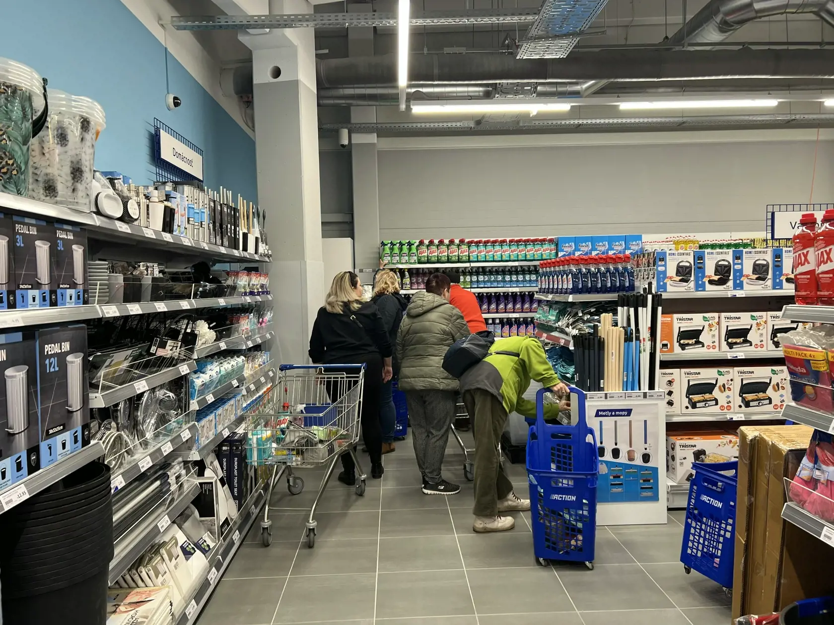 Holandský reťazec Action vo štvrtok (23.2.) v ranných hodinách otvoril svoju predajňu aj na strednom Slovensku, konkrétne vo zvolenskom OC Klokan.