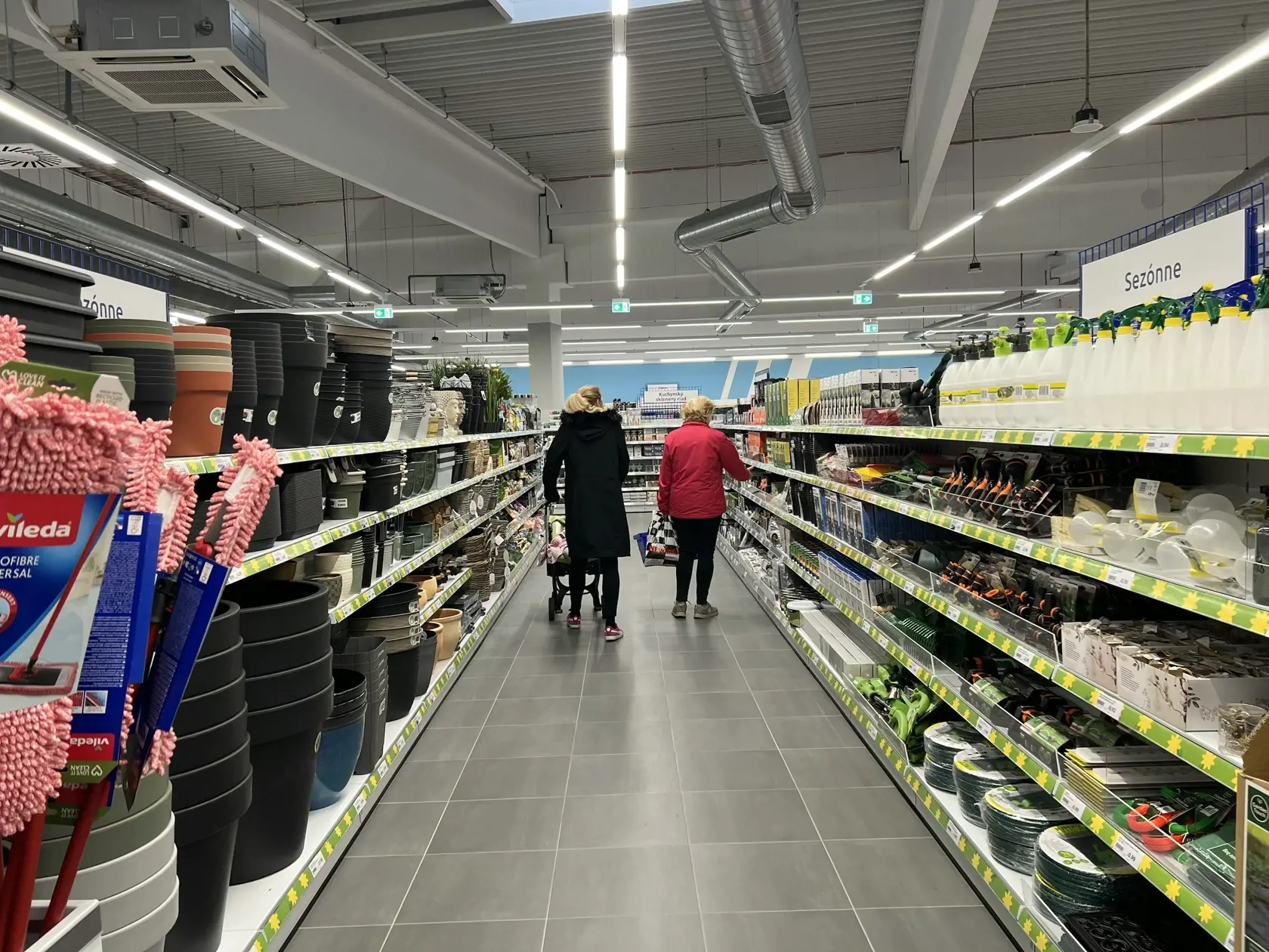 Holandský reťazec Action vo štvrtok (23.2.) v ranných hodinách otvoril svoju predajňu aj na strednom Slovensku, konkrétne vo zvolenskom OC Klokan.