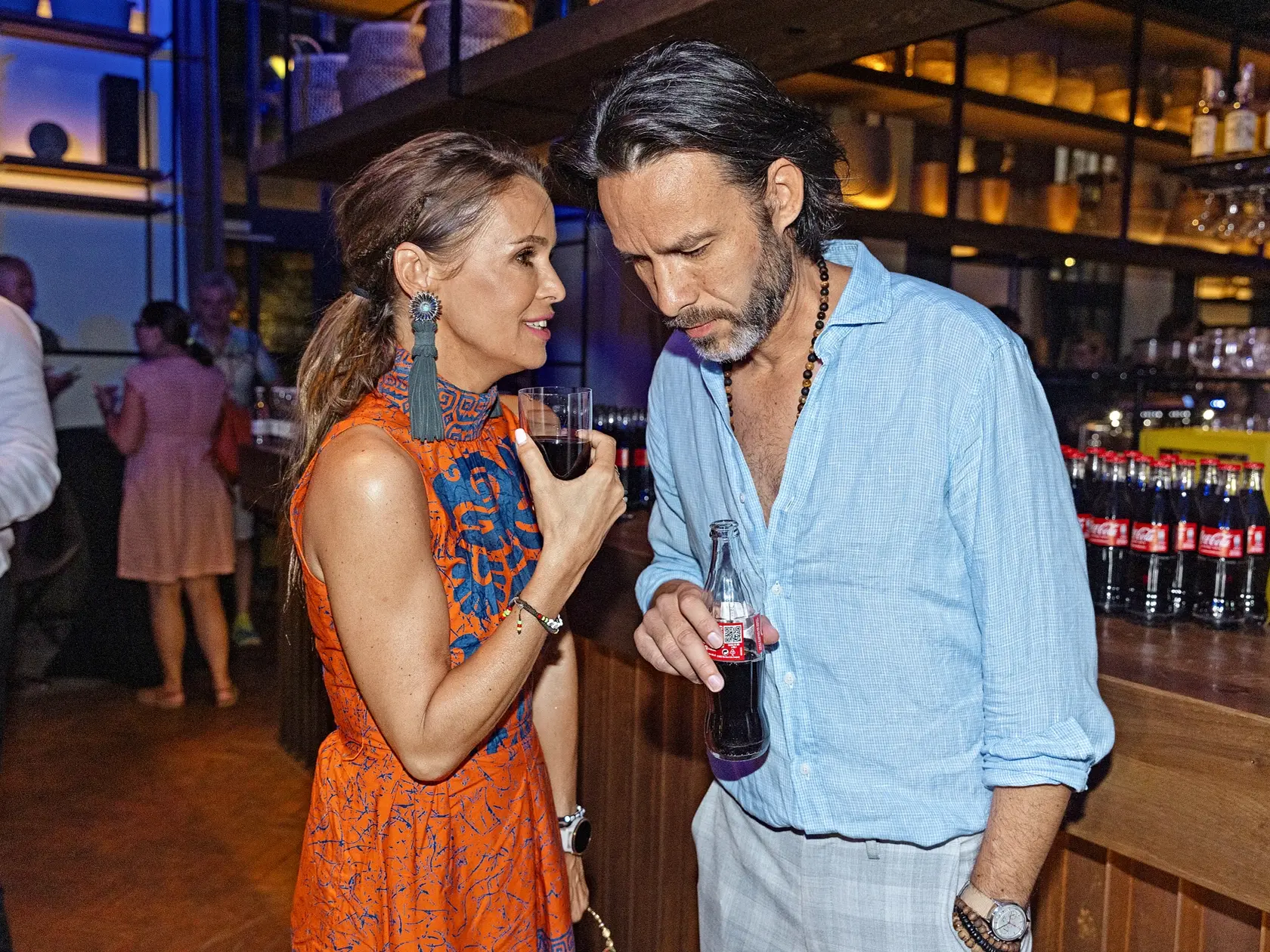 Moderátori Lenka Šóošová a Roman Juraško v družnej debate.