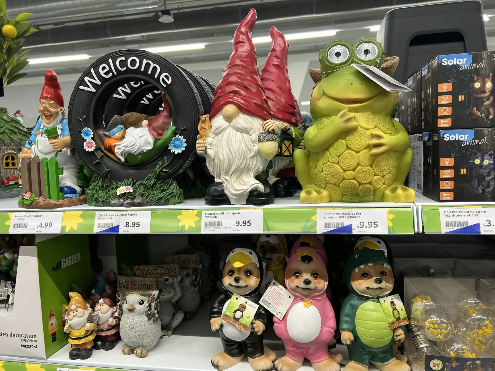 Návštevníkom obchodu dnes Action predstavil svoju ponuku rôznorodých výrobkov zo 14 produktových kategórií (od hračiek a náradia cez záhradkárske potreby až po DIY a trvanlivé jedlo) za tie najnižšie ceny.