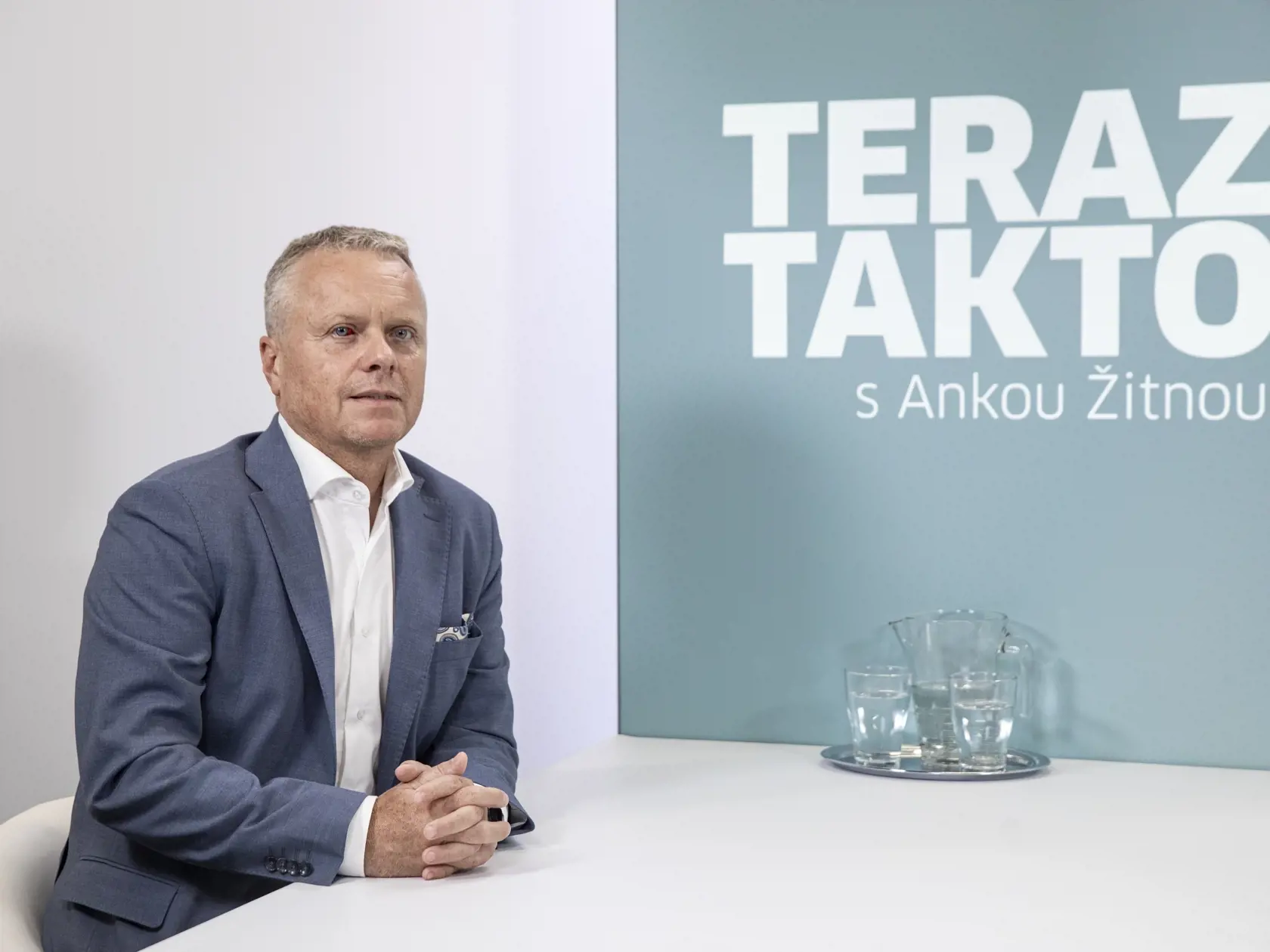 Na snímke je diskusná relácia “Teraz takto”, ktorej hosťom bol podpredseda Najvyššieho kontrolného úradu SR Ľubomír Andrassy.