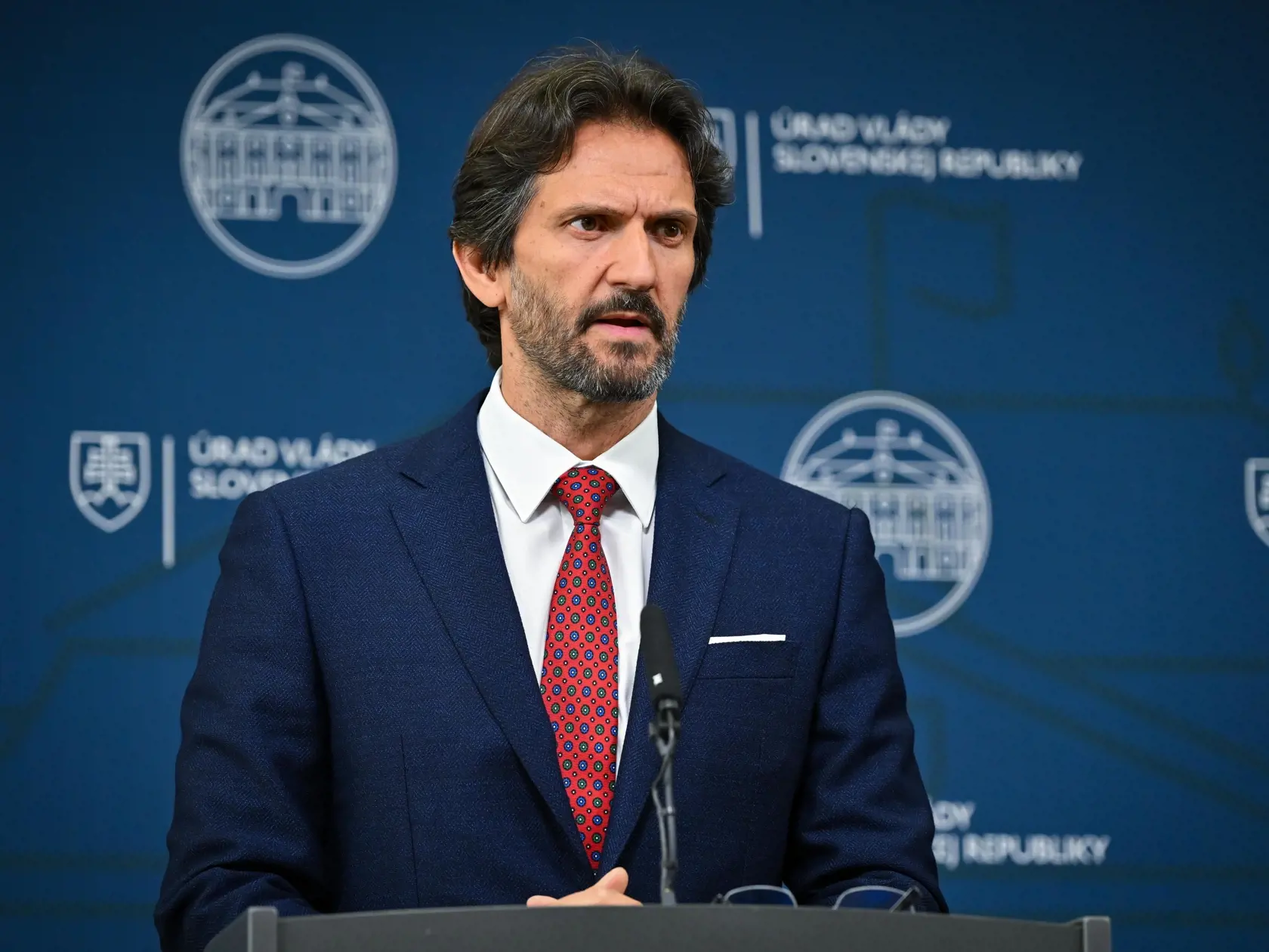 Na snímke vicepremiér a minister obrany Robert Kaliňák (Smer-SD) počas tlačovej konferencie po skončení 36. zasadnutí vlády SR v Bratislave v stredu  29. mája 2024.