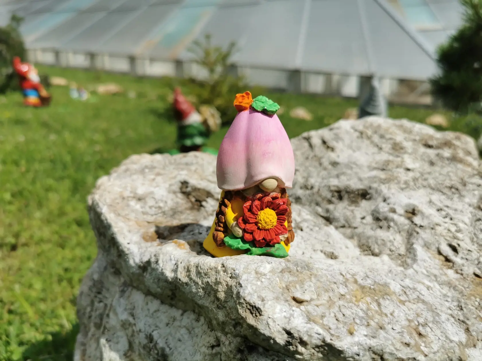 Niektorí trpaslíci sú maličkí, iní siahajú dospelému človeku až po kolená.