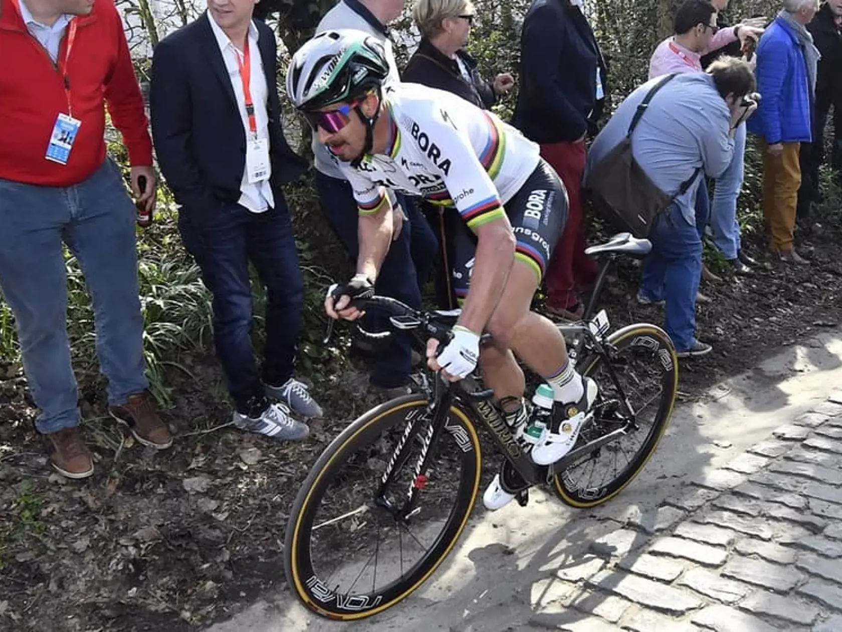 Petra Sagana na klasike E3 Harelbeke zabrzdil pád i technické problémy.