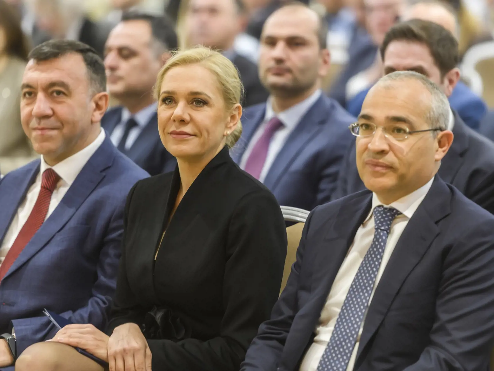 Premiér SR Robert Fico (Smer-SD) v pondelok 6. mája 2024 odcestoval na oficiálnu návštevu Azerbajdžanu. V utorok 7. mája sa v Baku stretne s prezidentom krajiny Ilhamom Alijevom, s ktorým bude rokovať o prehĺbení bilaterálnych vzťahov s dôrazom na ekonomickú spoluprácu. S predsedom vlády odcestovali na zahraničnú cestu aj ministerka hospodárstva Denisa Saková (Hlas-SD), minister zahraničných vecí Juraj Blanár a minister obrany Robert Kaliňák (obaja Smer-SD). Na snímke sprava minister hospodárstv