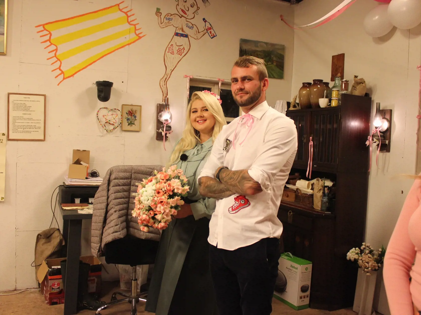 Farmárska svadba. Xénia si síce ,,zobrala" Lukáša, no oči má iba pre Heňa.