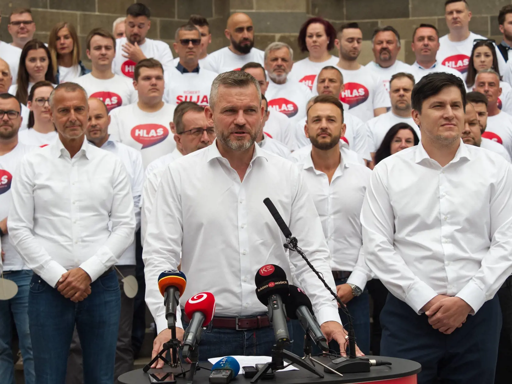 Exfarmára (úplne hore za Petrom Pellegrinim) si všimol Trebišovčan.